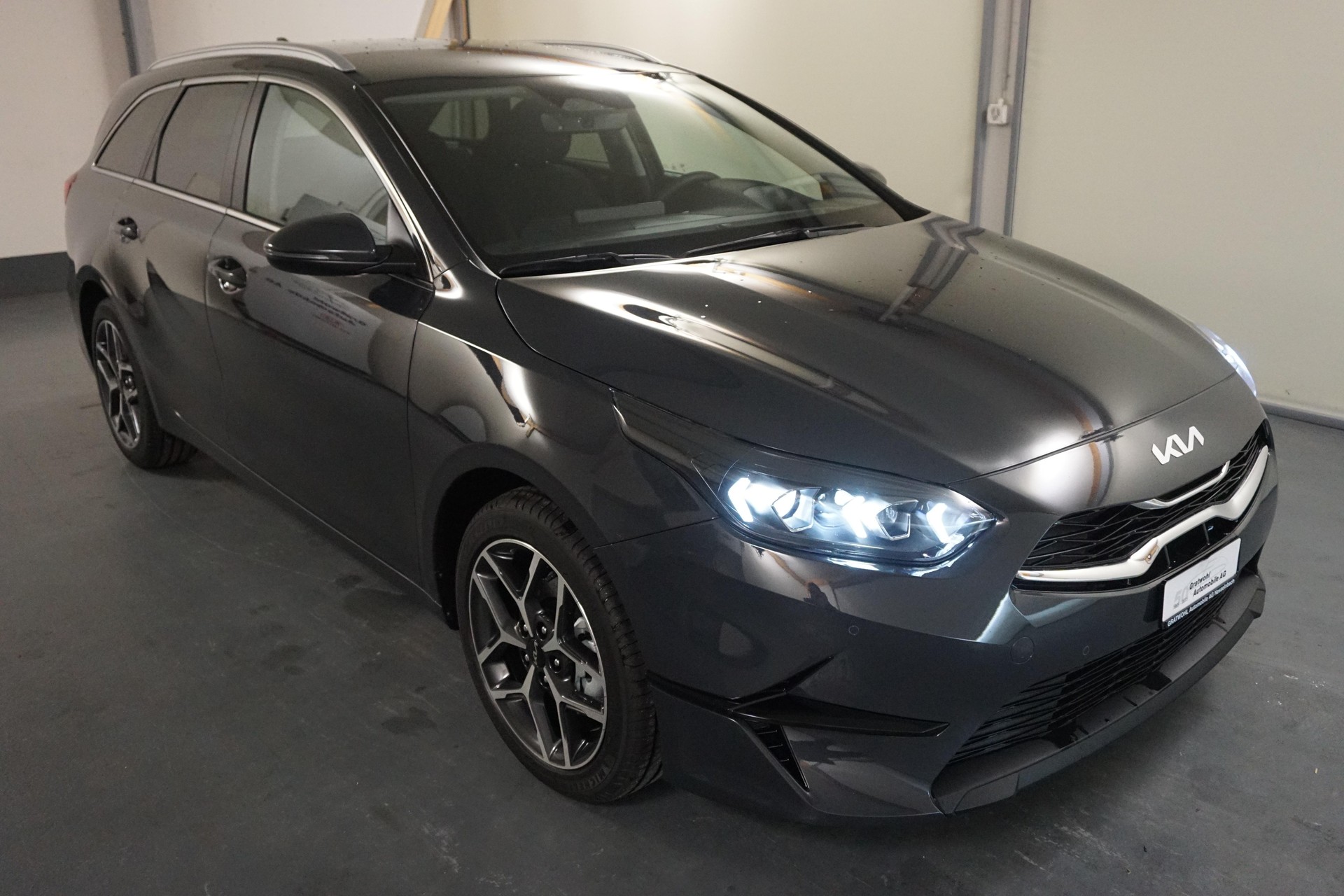 KIA Ceed SW 1.5 T-GDi Power-showroom-element-2