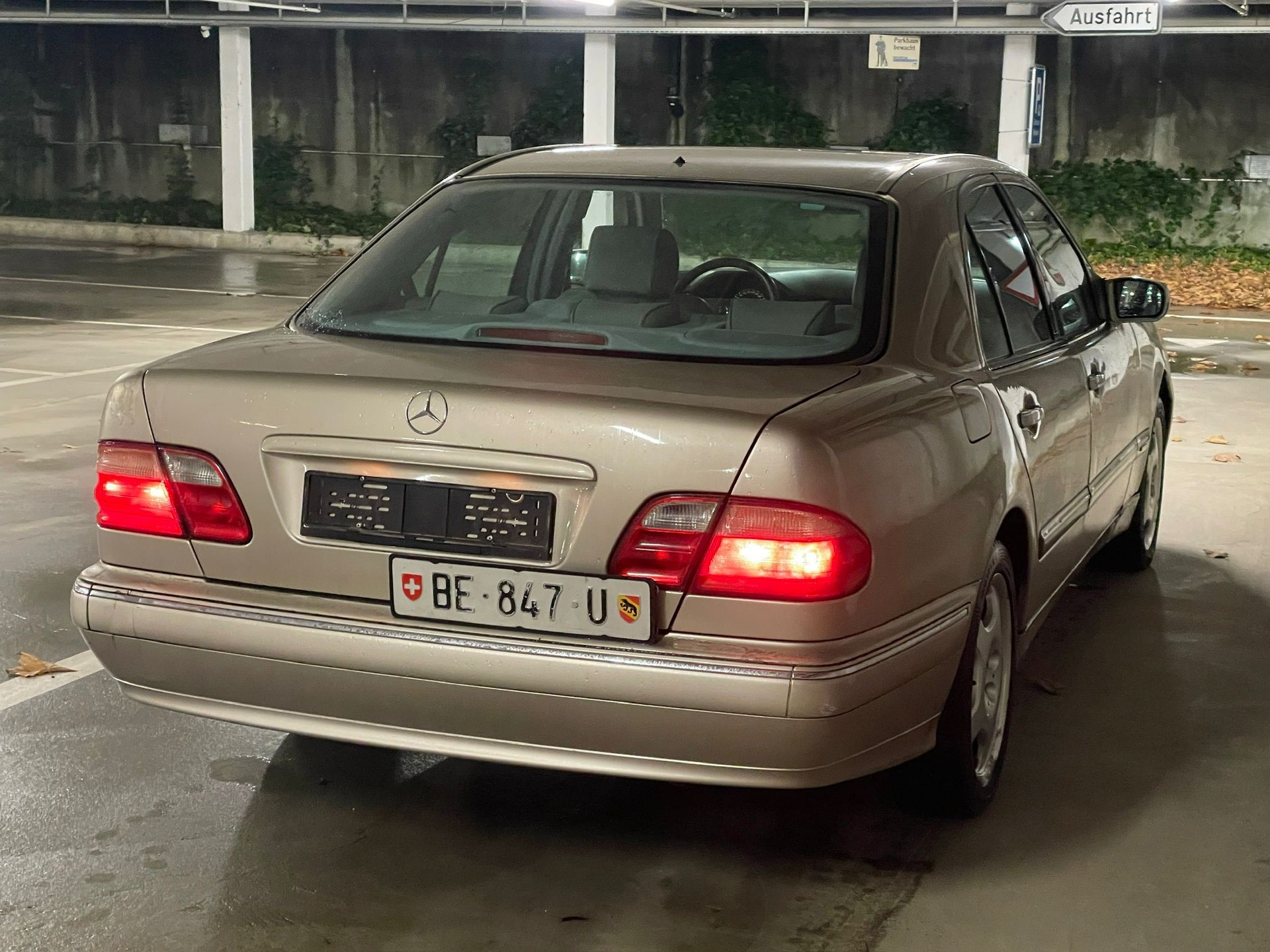 MERCEDES-BENZ E 320 Elégance 4-Matic Automatic-showroom-element-3