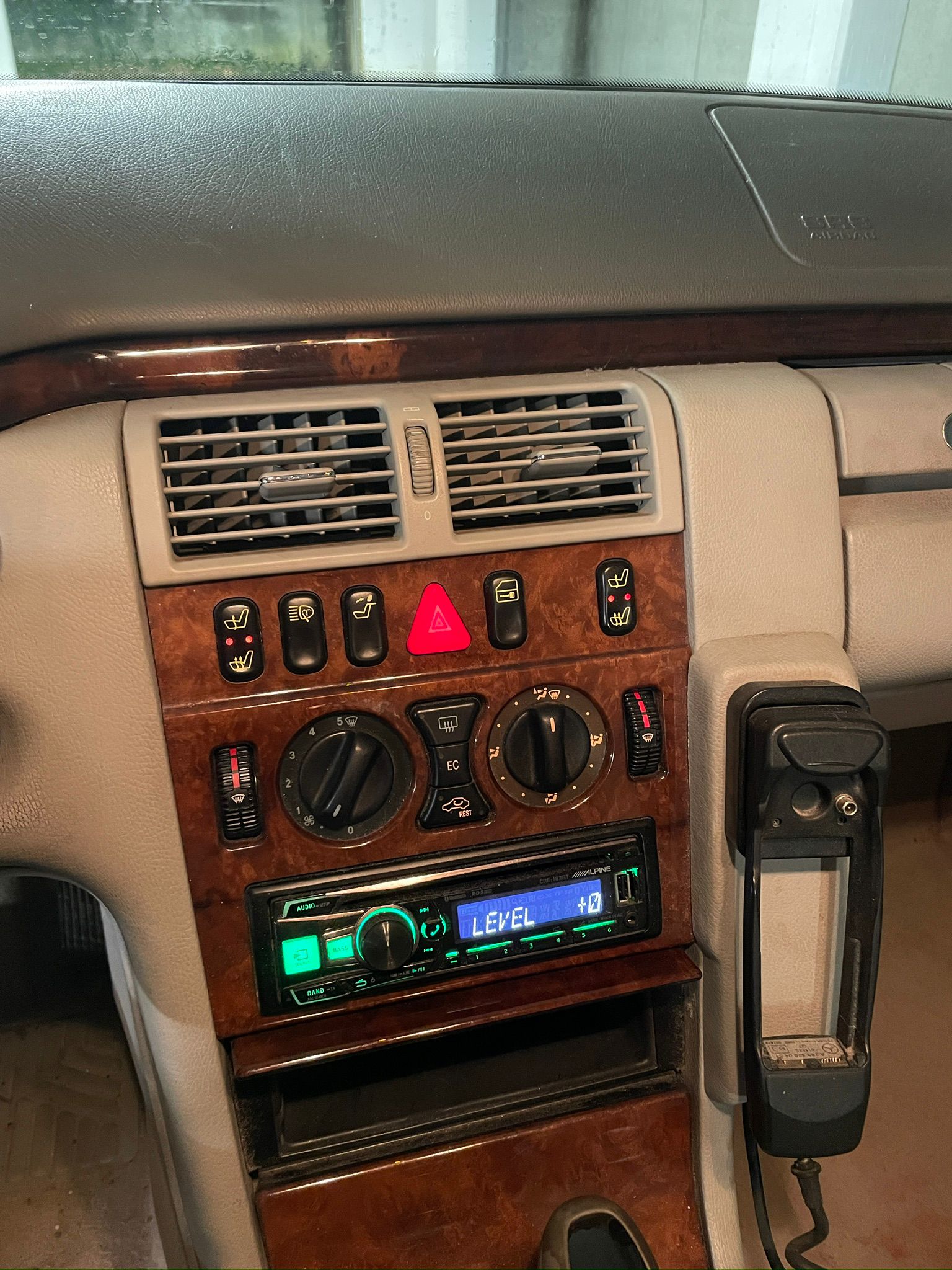 MERCEDES-BENZ E 320 Elégance 4-Matic Automatic-image-16