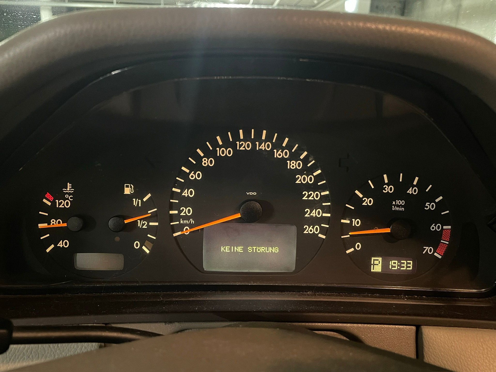 MERCEDES-BENZ E 320 Elégance 4-Matic Automatic-image-12
