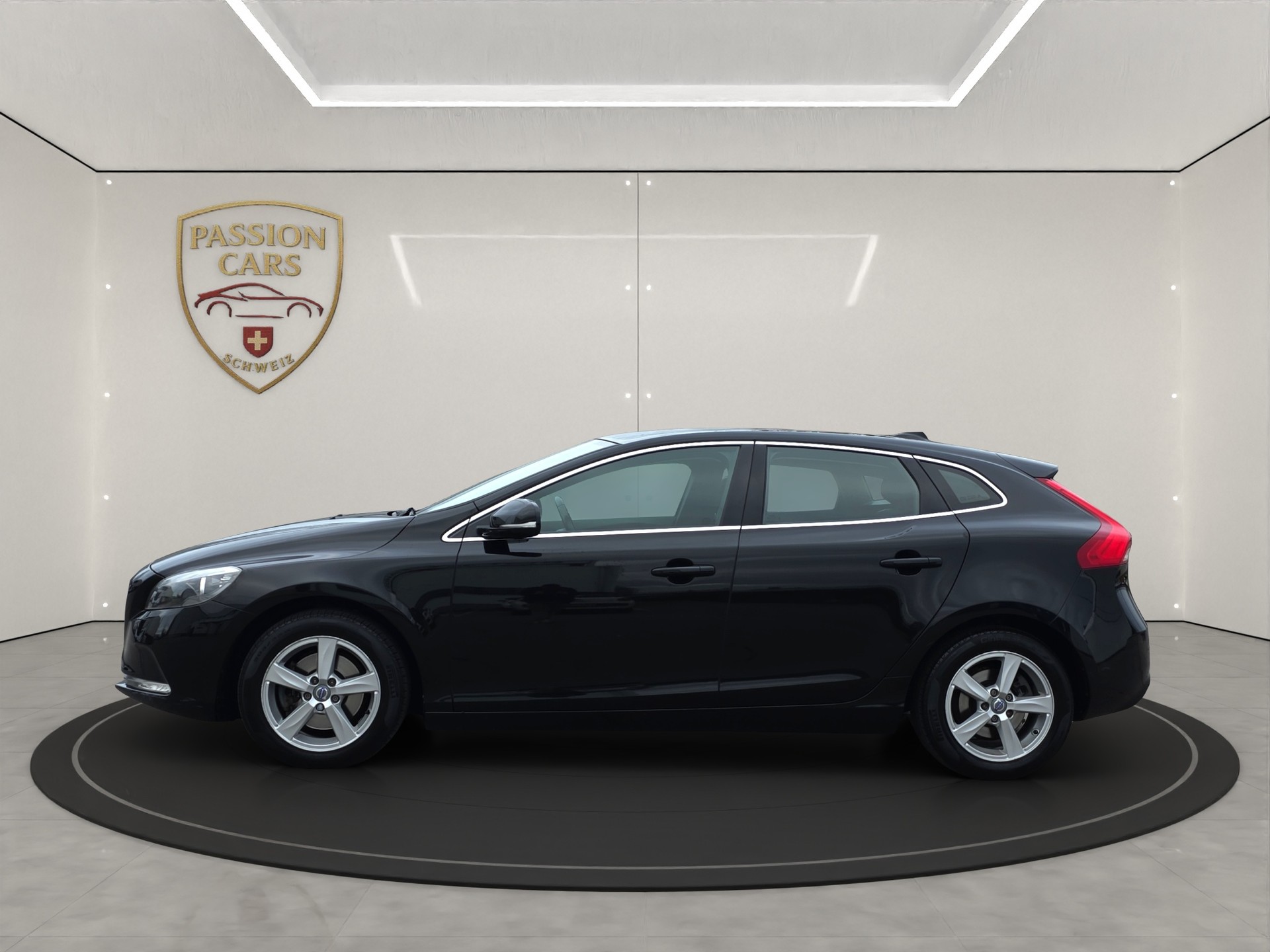 VOLVO V40 D2 Momentum Powershift-showroom-element-1