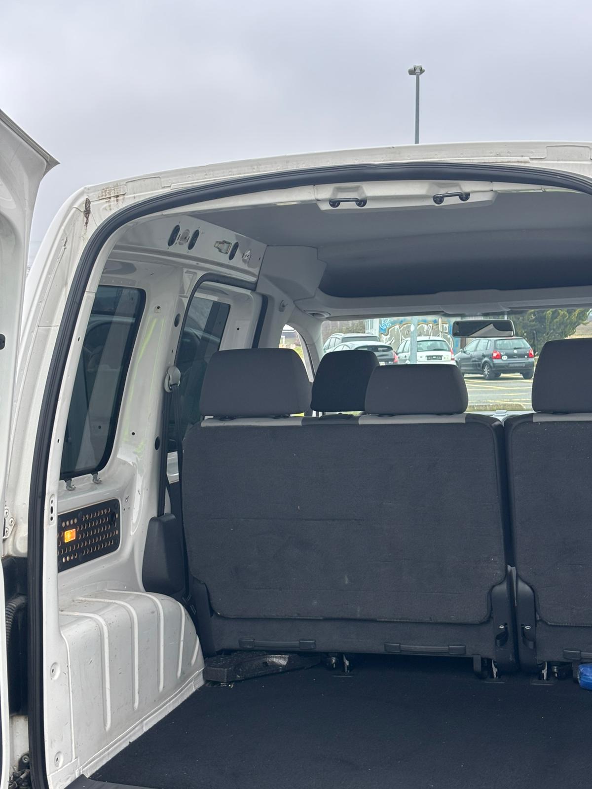 VW Caddy 1.6 TDI BlueMotion Technology DSG-image-12