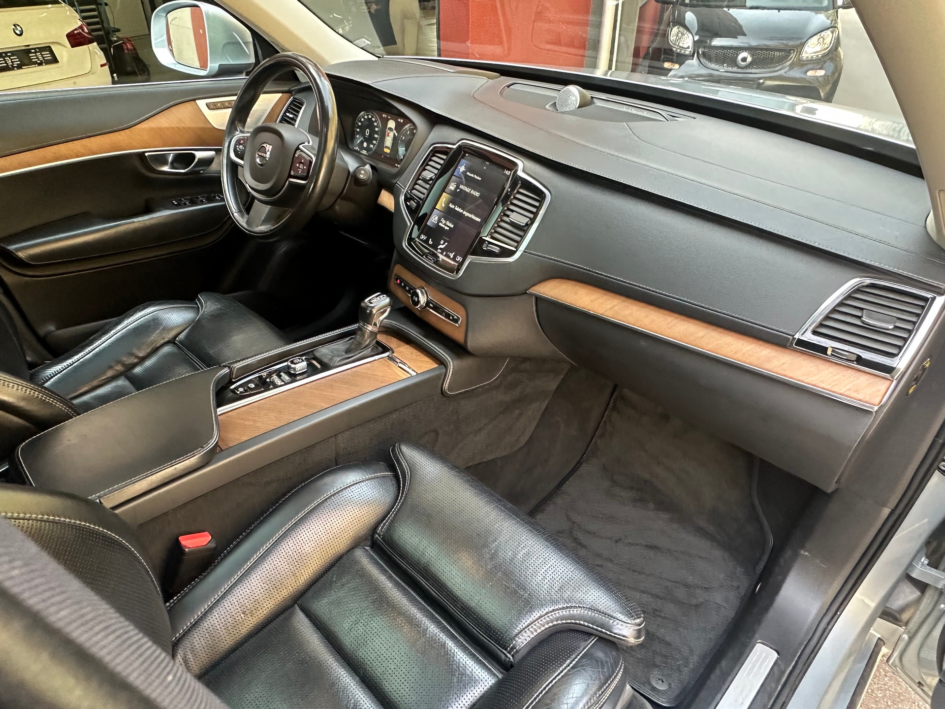 VOLVO XC90-image-14