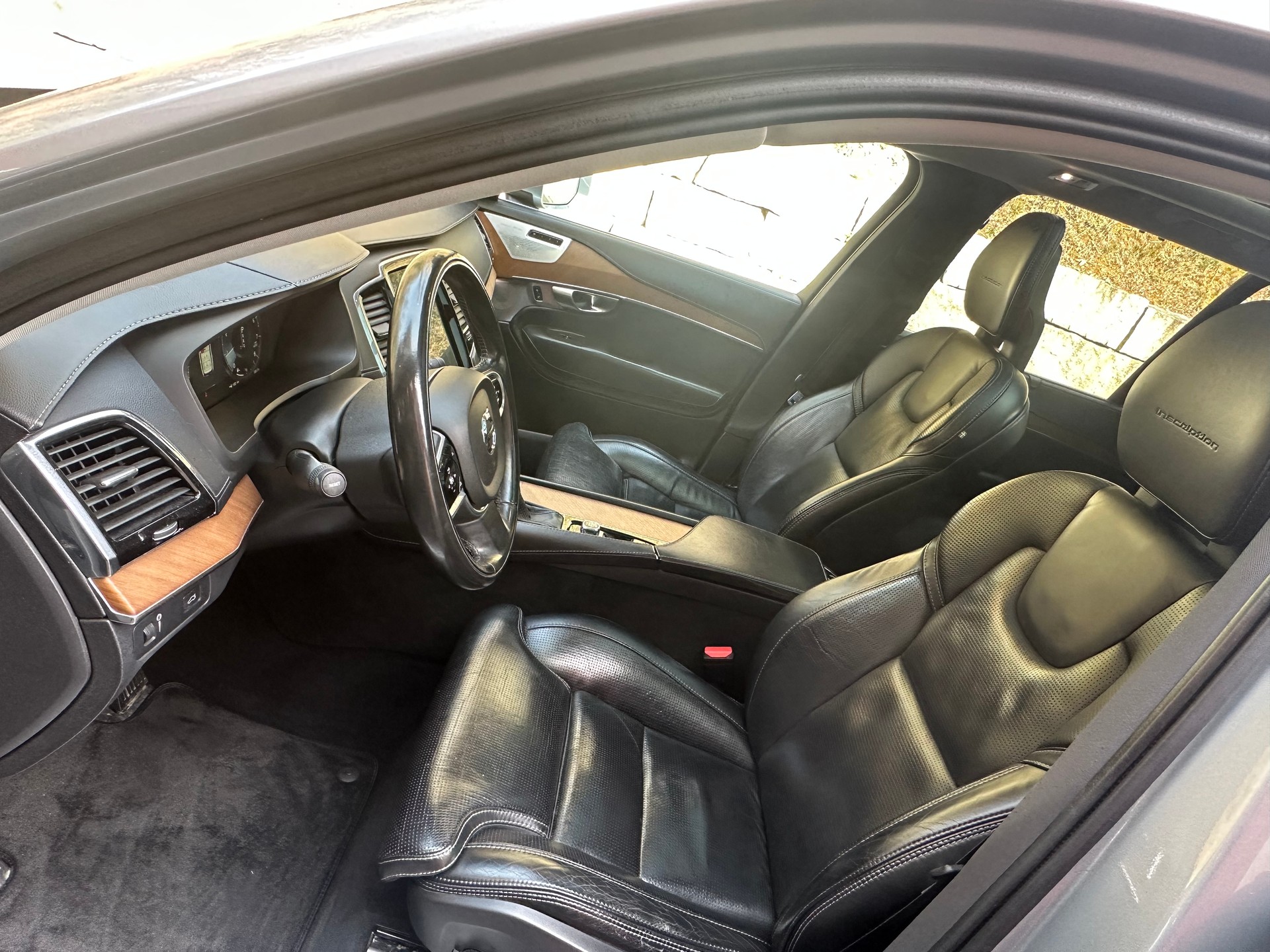 VOLVO XC90-image-11