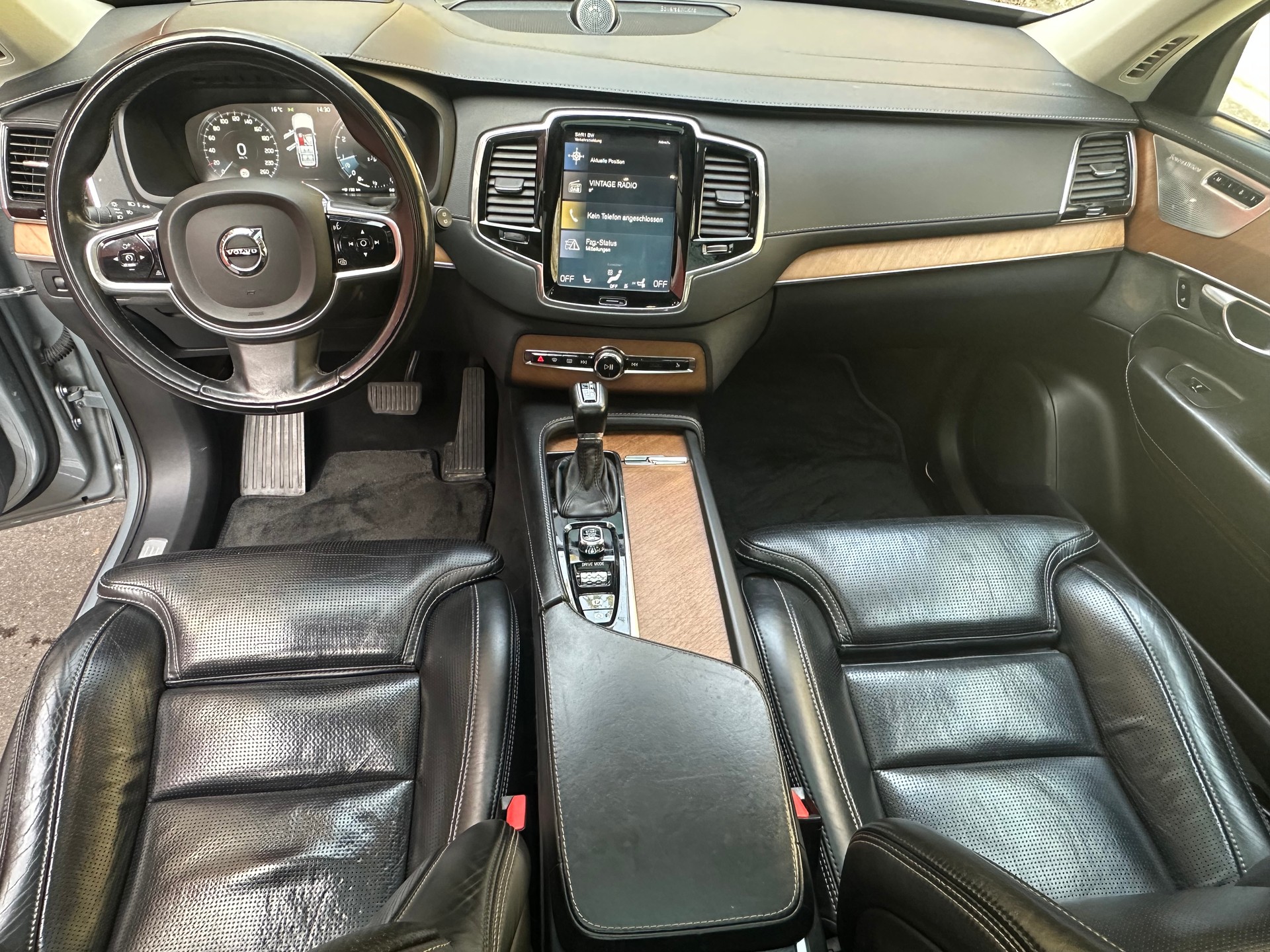 VOLVO XC90-image-12