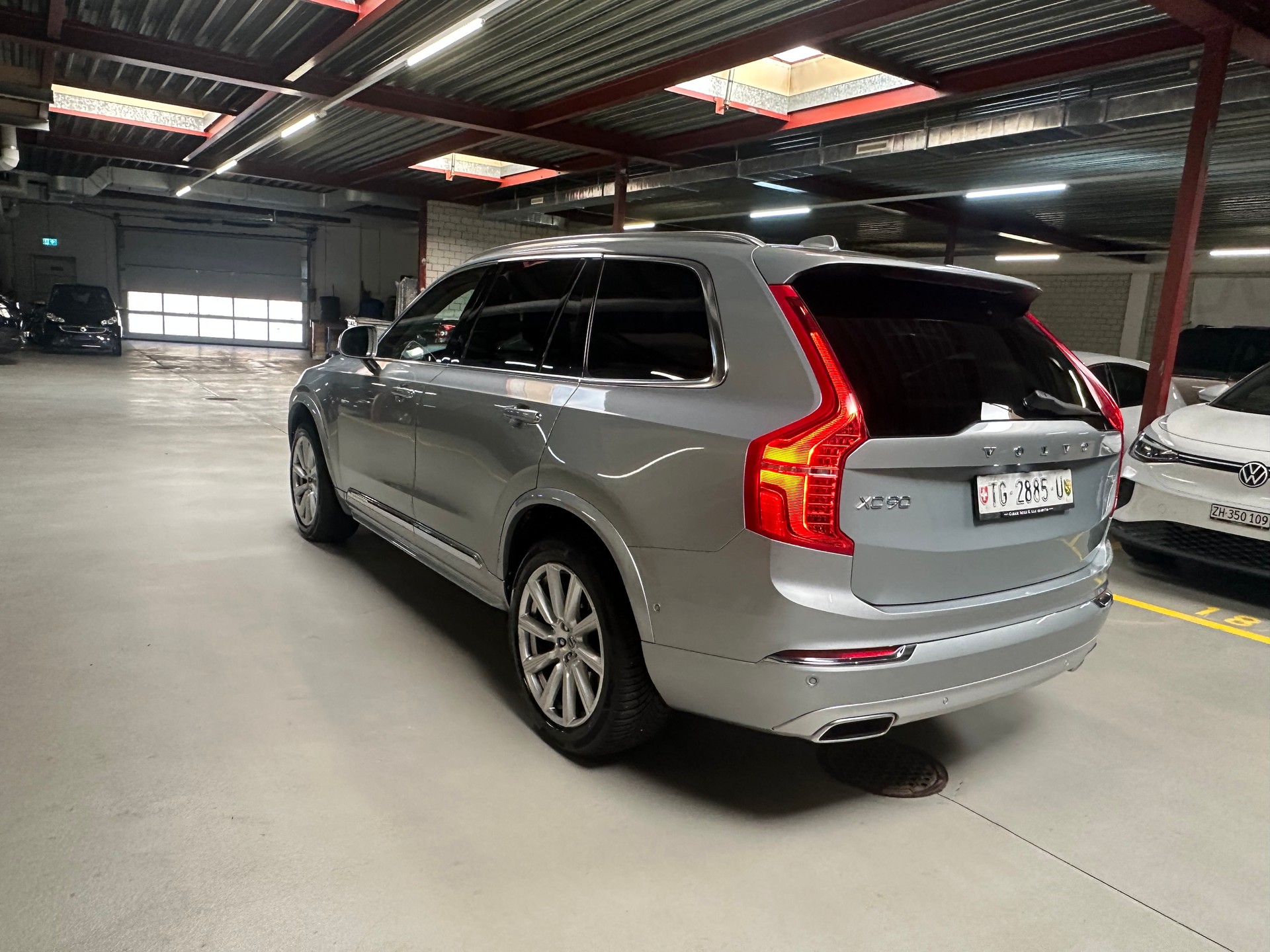 VOLVO XC90-showroom-element-2