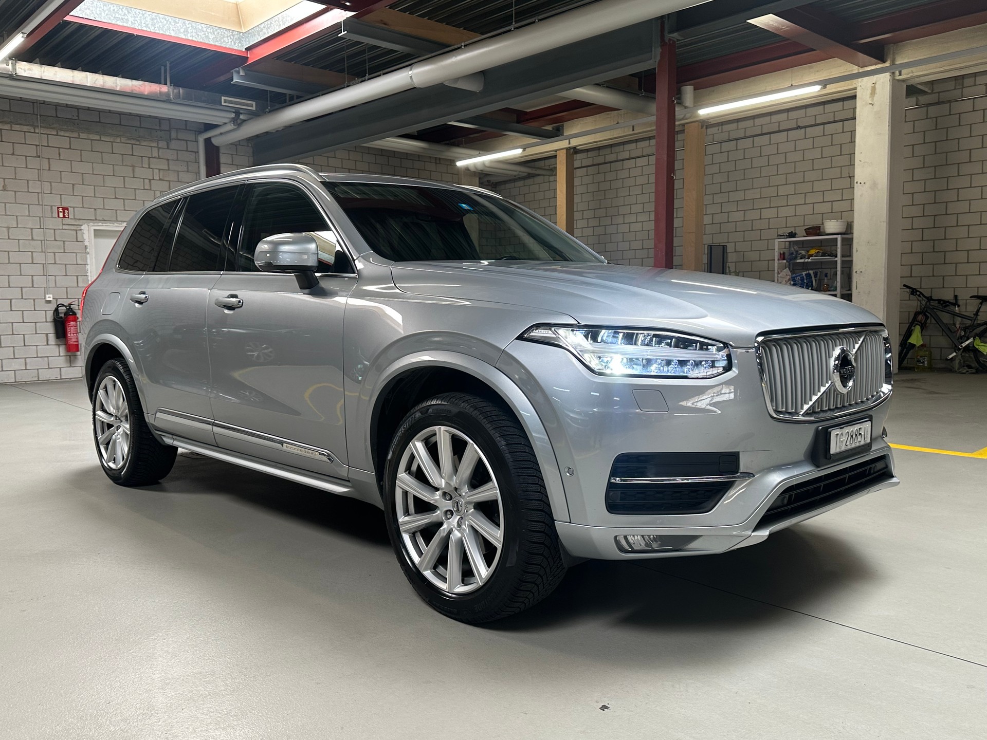 VOLVO XC90-showroom-element-3