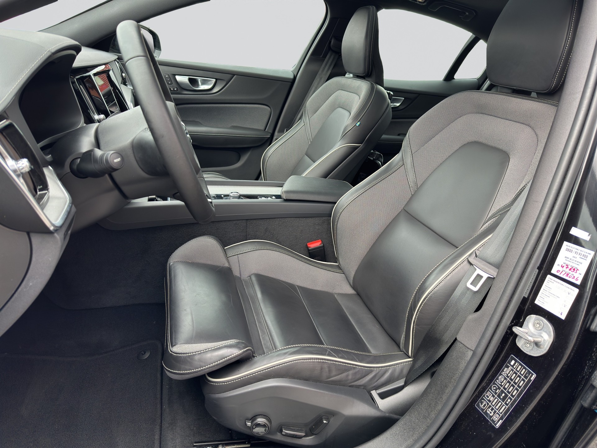 VOLVO S60 B5 AWD Benzin Mild Hybrid Ultimate Dark Geartronic-image-5