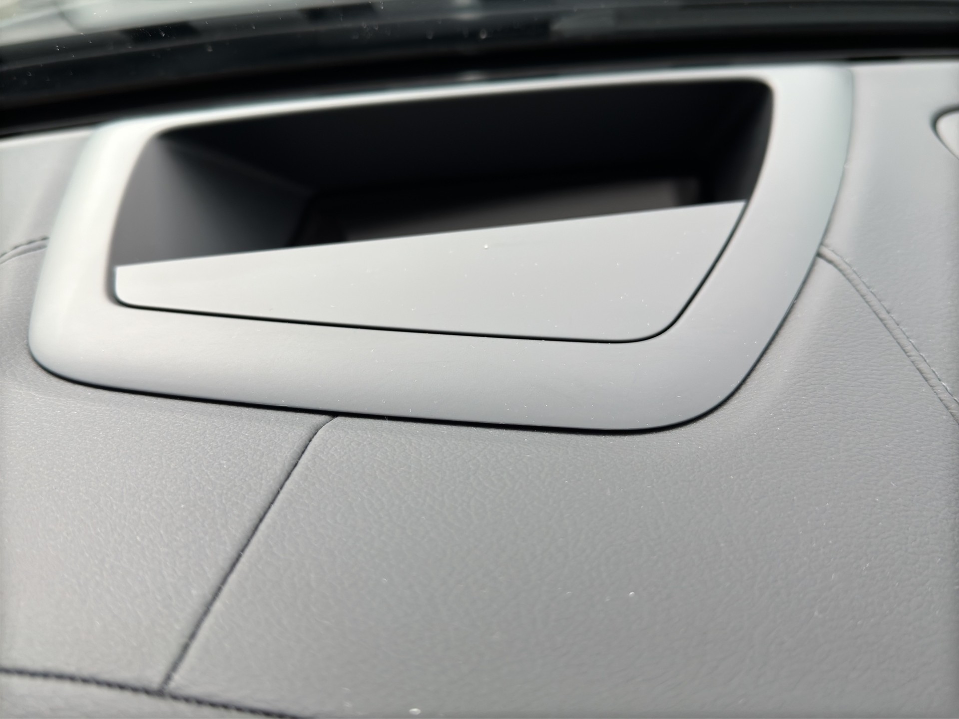 VOLVO S60 B5 AWD Benzin Mild Hybrid Ultimate Dark Geartronic-image-12