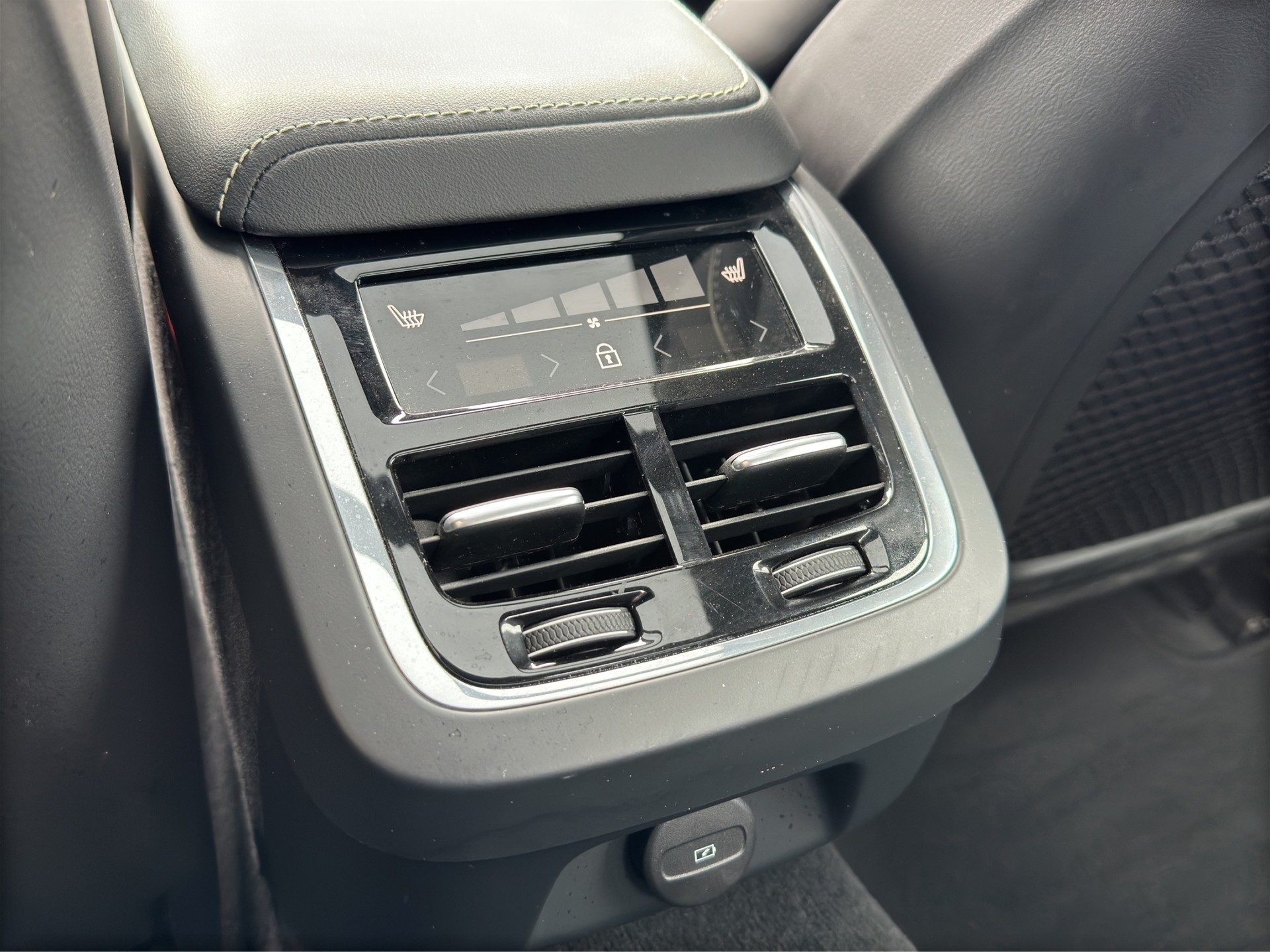 VOLVO S60 B5 AWD Benzin Mild Hybrid Ultimate Dark Geartronic-image-15