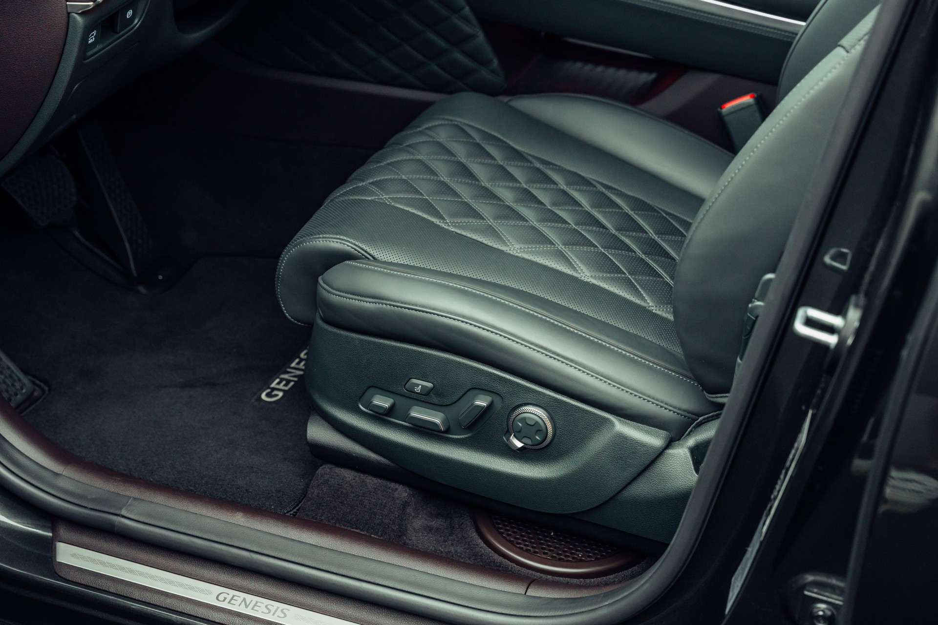 GENESIS GV80 3.0 CRDI Luxus 7 Seater AT8 AWD-image-17