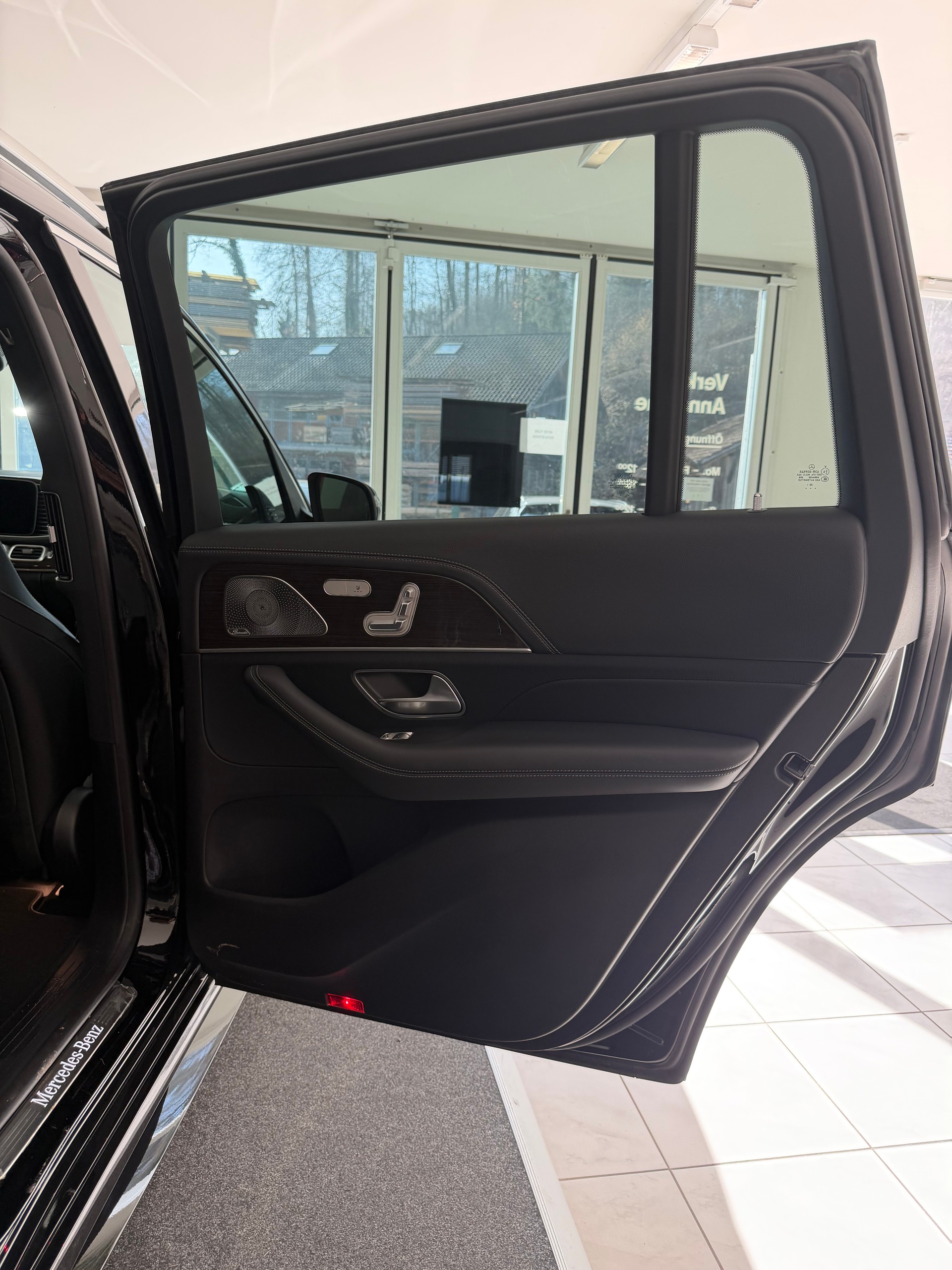MERCEDES-BENZ GLS 450 AMG Line 4matic-image-11