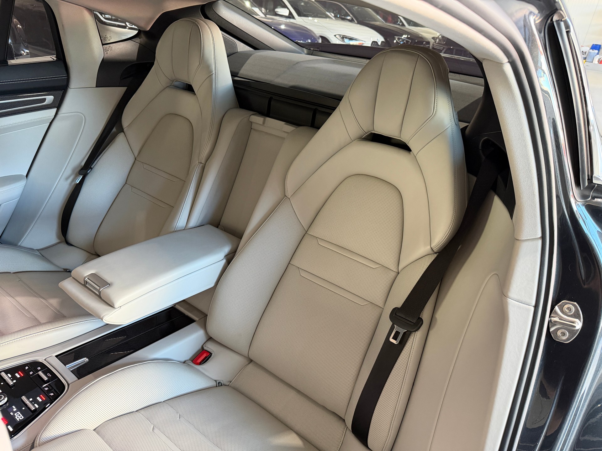 PORSCHE Panamera 4S PDK (CH) Vollausstattung-image-19