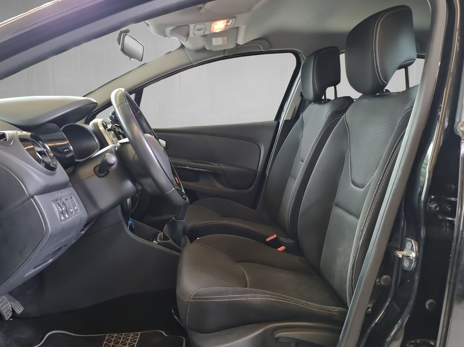 RENAULT Clio 0.9 Expression-image-6
