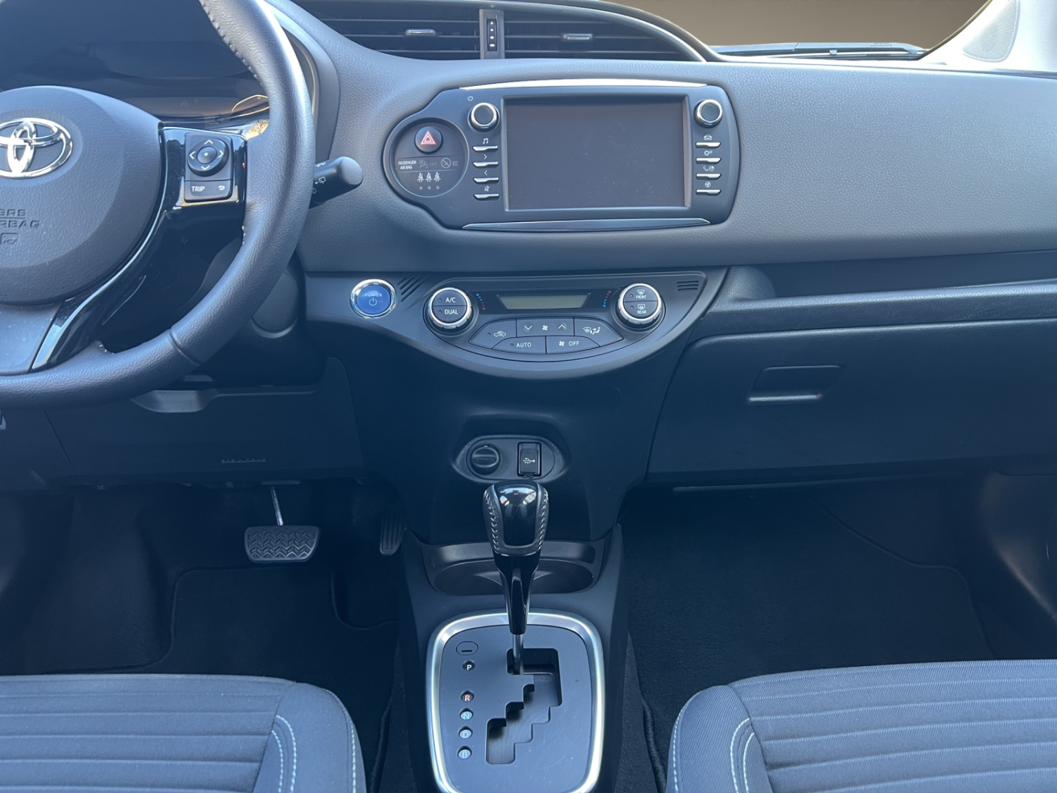 TOYOTA Yaris 1.5 VVT-i HSD Comfort-image-11