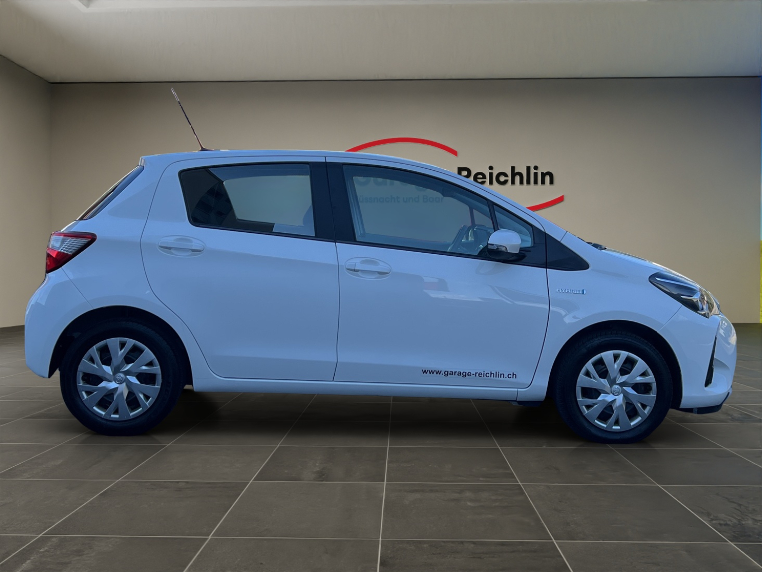 TOYOTA Yaris 1.5 VVT-i HSD Comfort-image-5