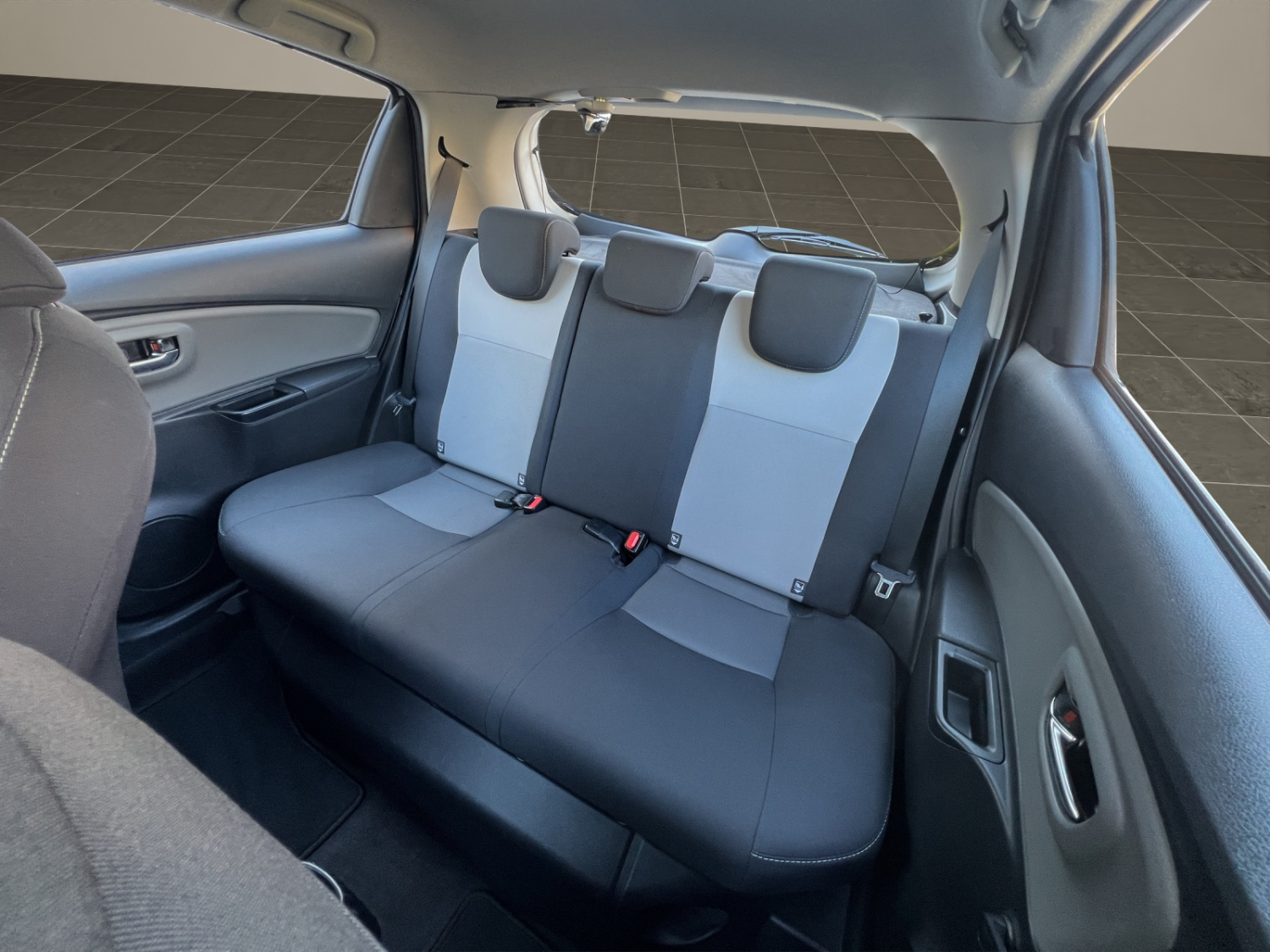 TOYOTA Yaris 1.5 VVT-i HSD Comfort-image-16