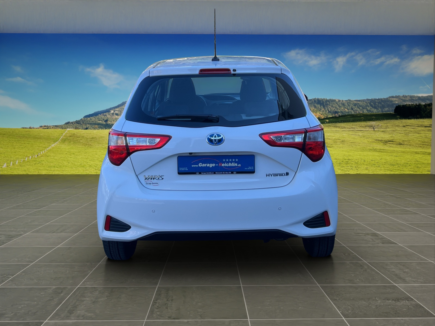 TOYOTA Yaris 1.5 VVT-i HSD Comfort-showroom-element-3