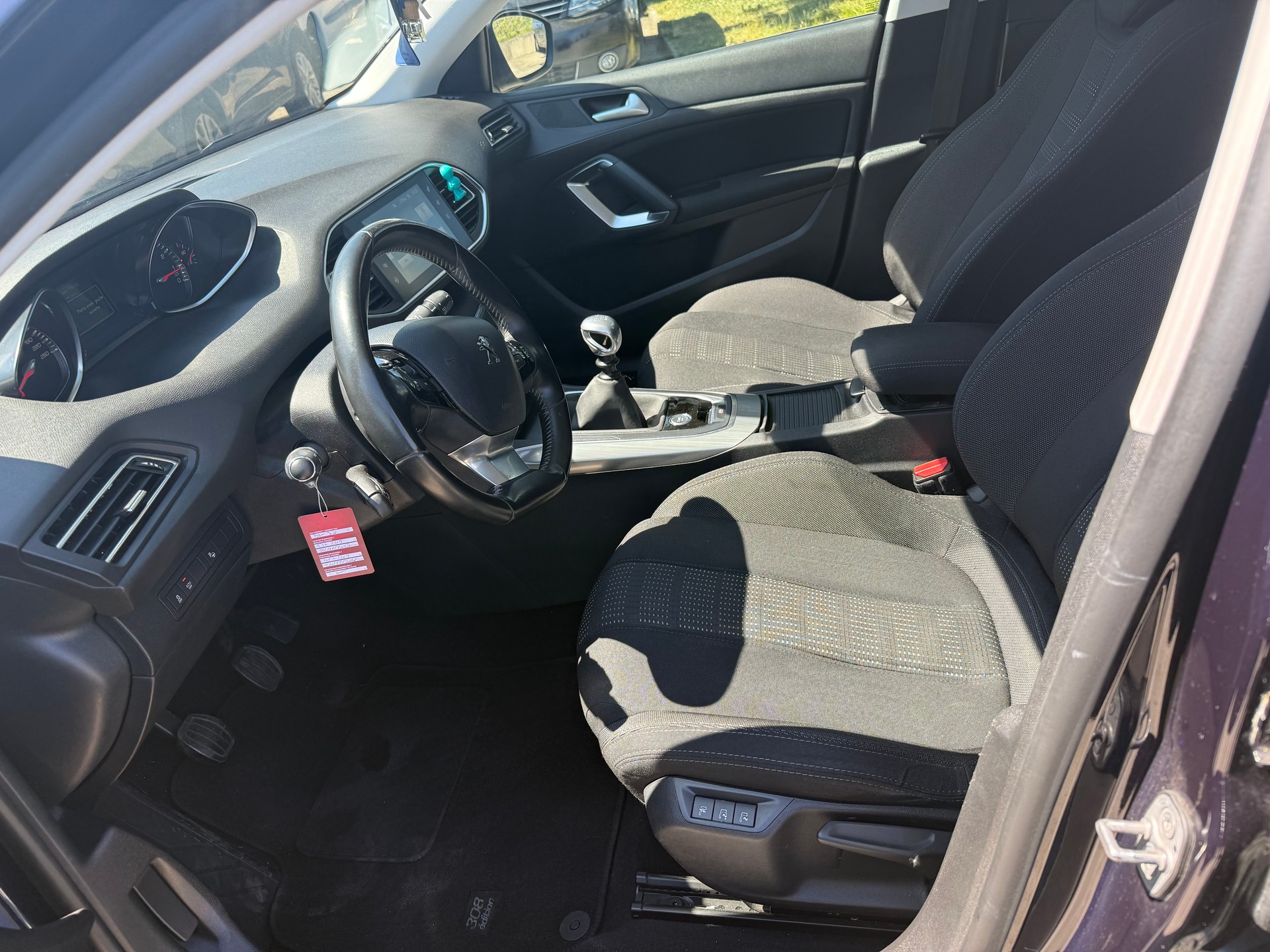 PEUGEOT 308 1.2 THP Allure-image-10