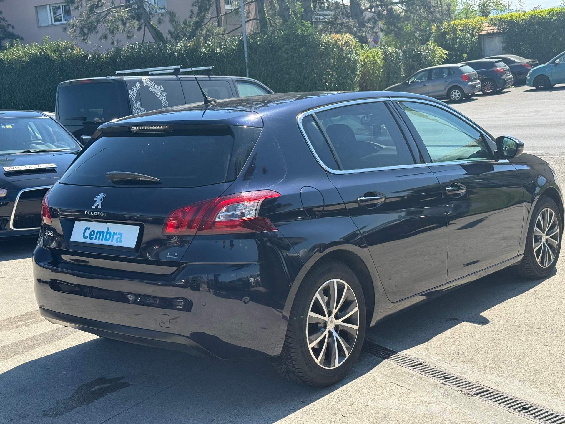 PEUGEOT 308 1.2 THP Allure-image-4