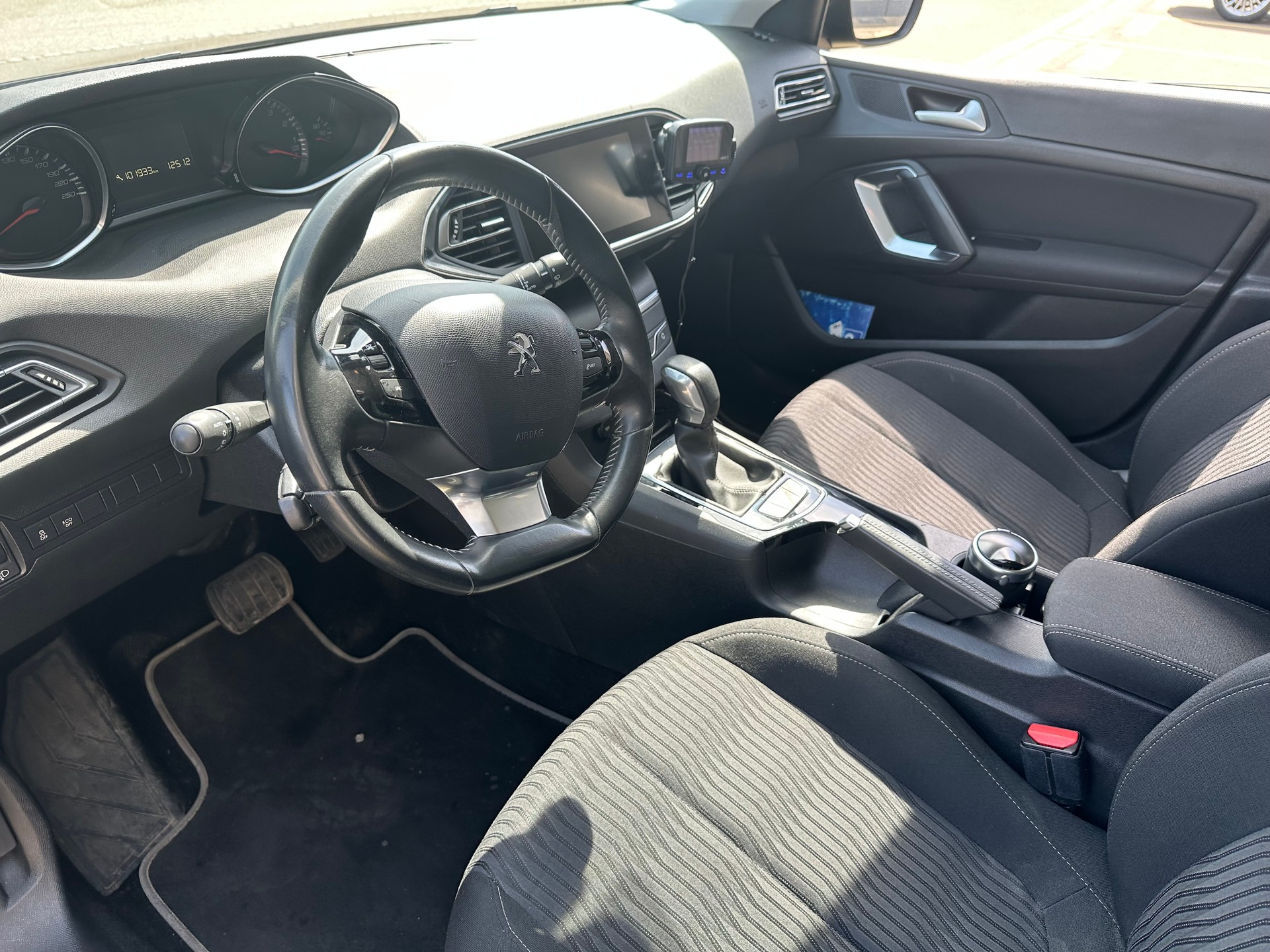PEUGEOT 308 SW 1.2 THP Business Automatic-image-5