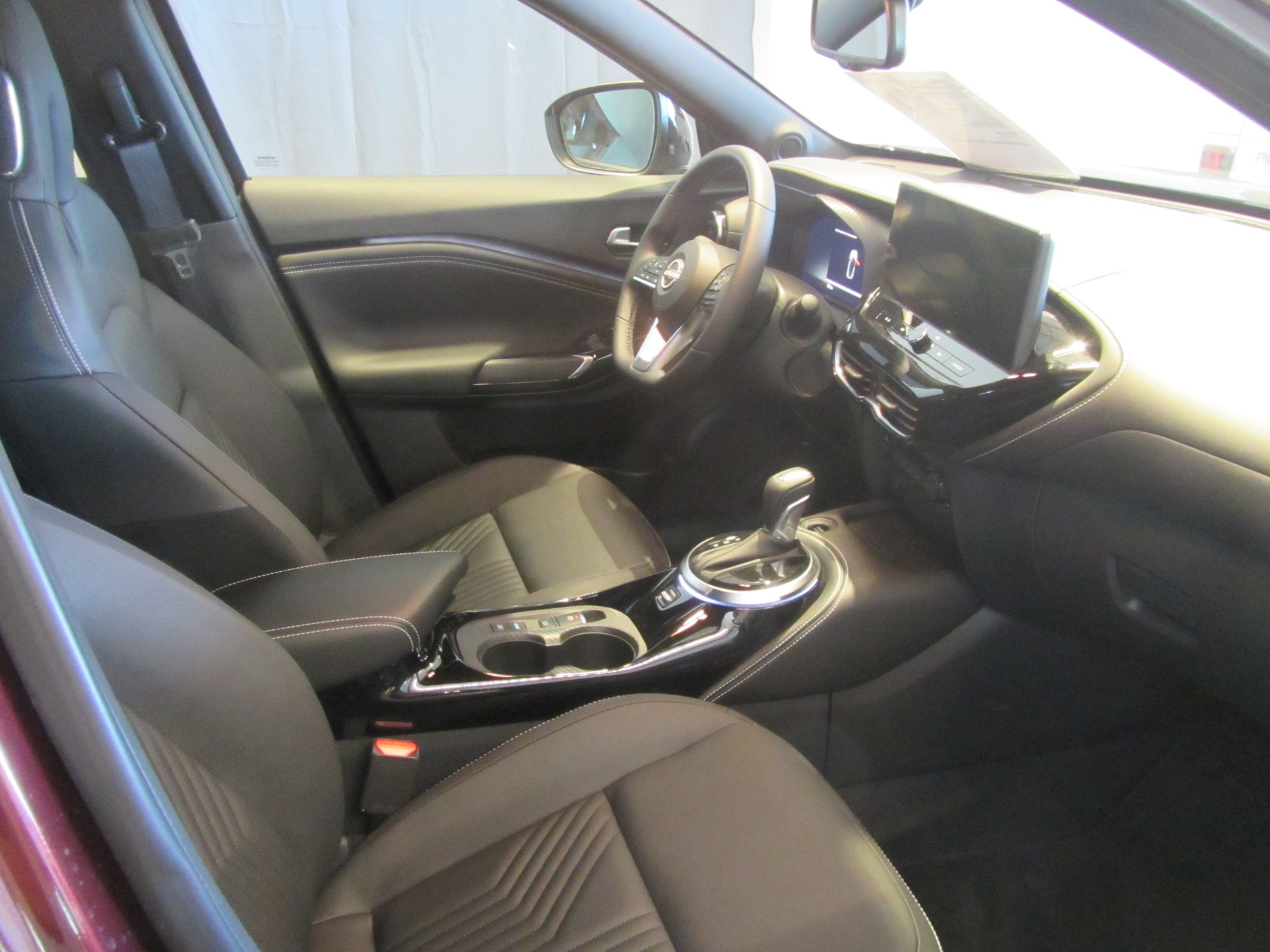 NISSAN Juke 1.6 FHEV Tekna-image-4
