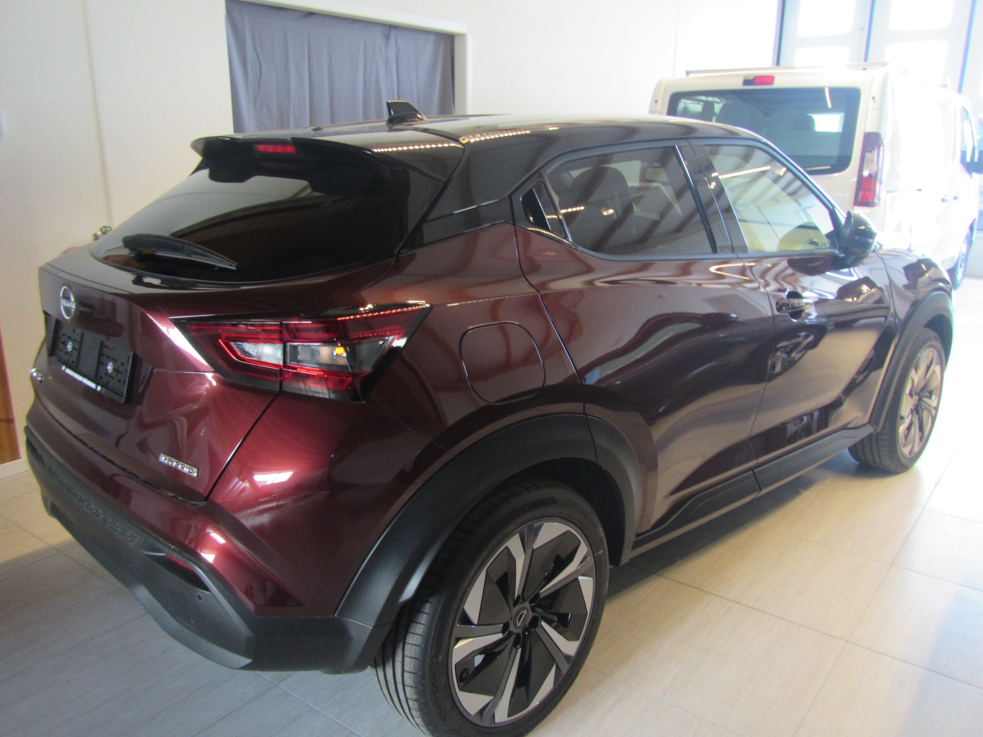 NISSAN Juke 1.6 FHEV Tekna-image-3