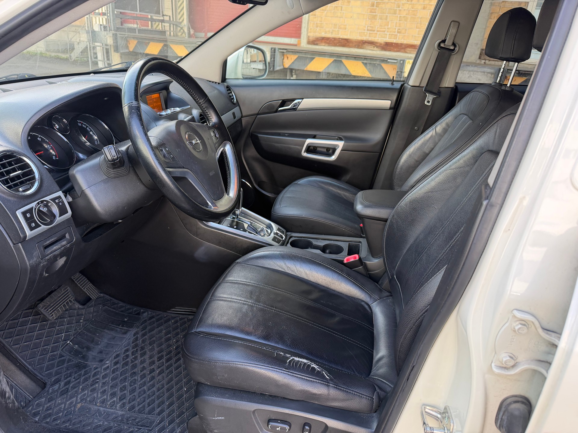 OPEL Antara 2.2 CDTi Cosmo 4WD Automatic-image-9