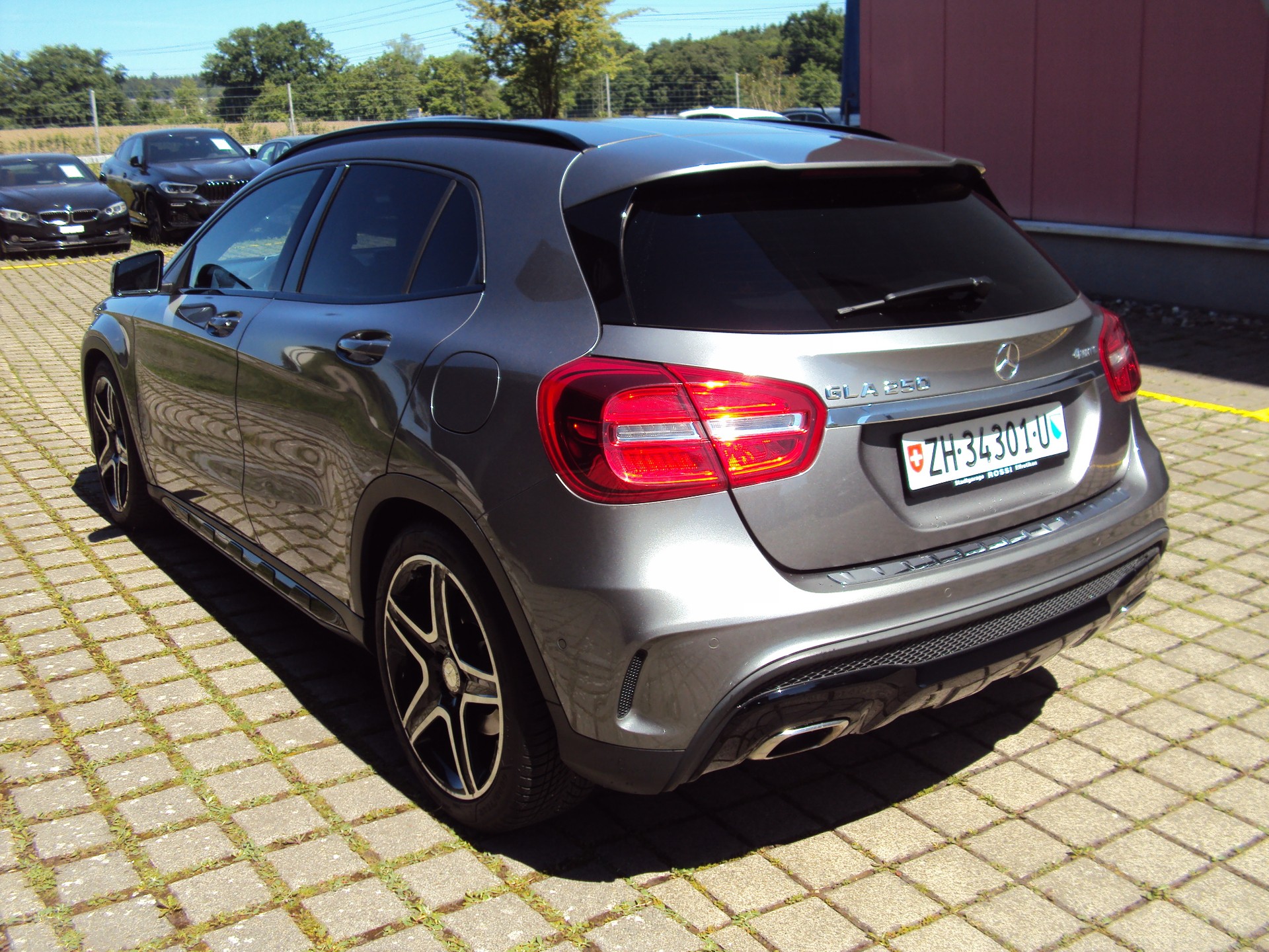 MERCEDES-BENZ GLA 250 AMG Line 4Matic 7G-DCT-image-3