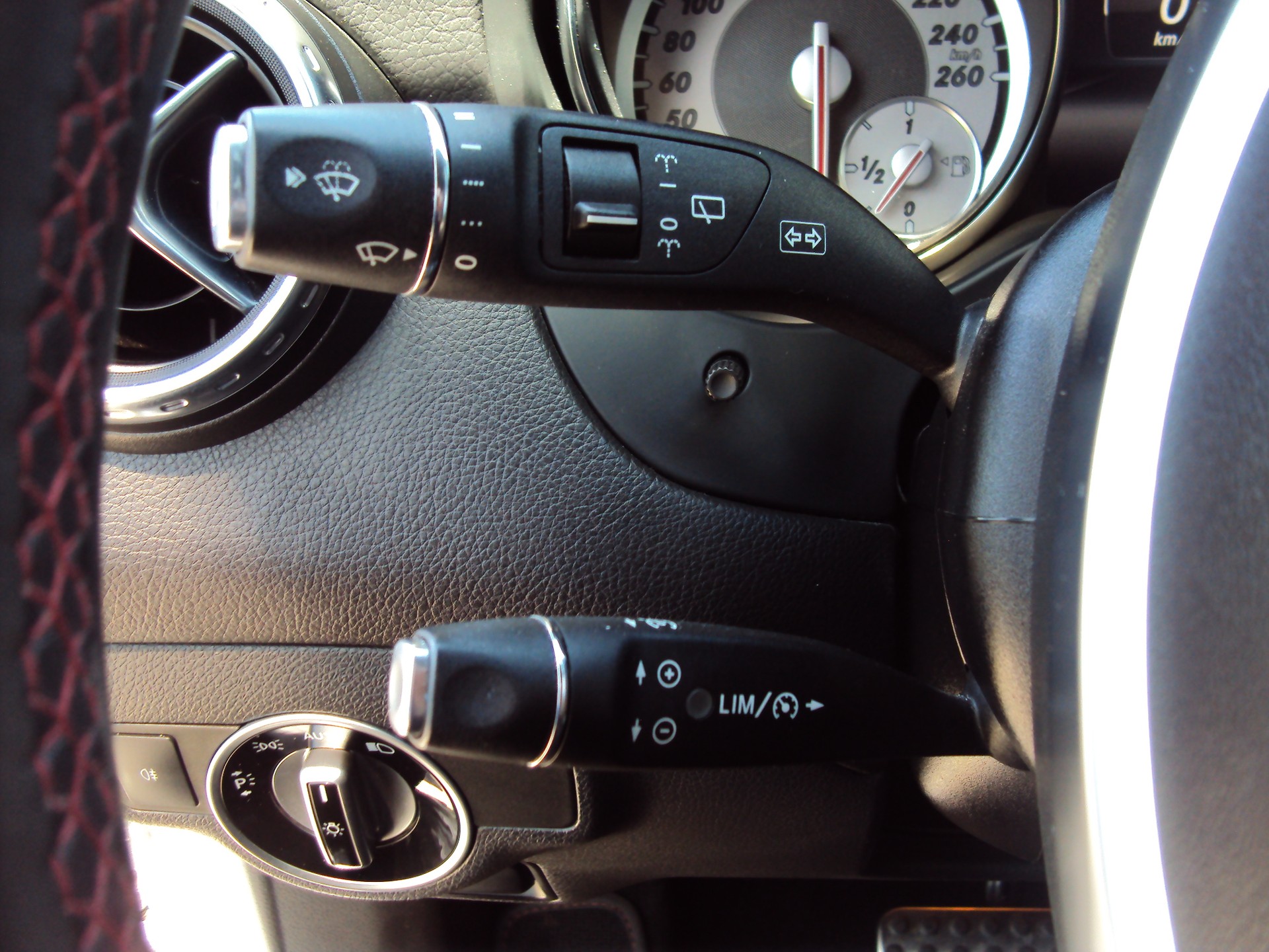 MERCEDES-BENZ GLA 250 AMG Line 4Matic 7G-DCT-image-11