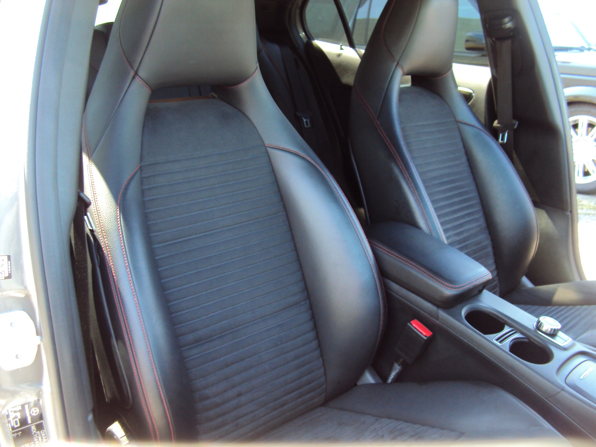 MERCEDES-BENZ GLA 250 AMG Line 4Matic 7G-DCT-image-14
