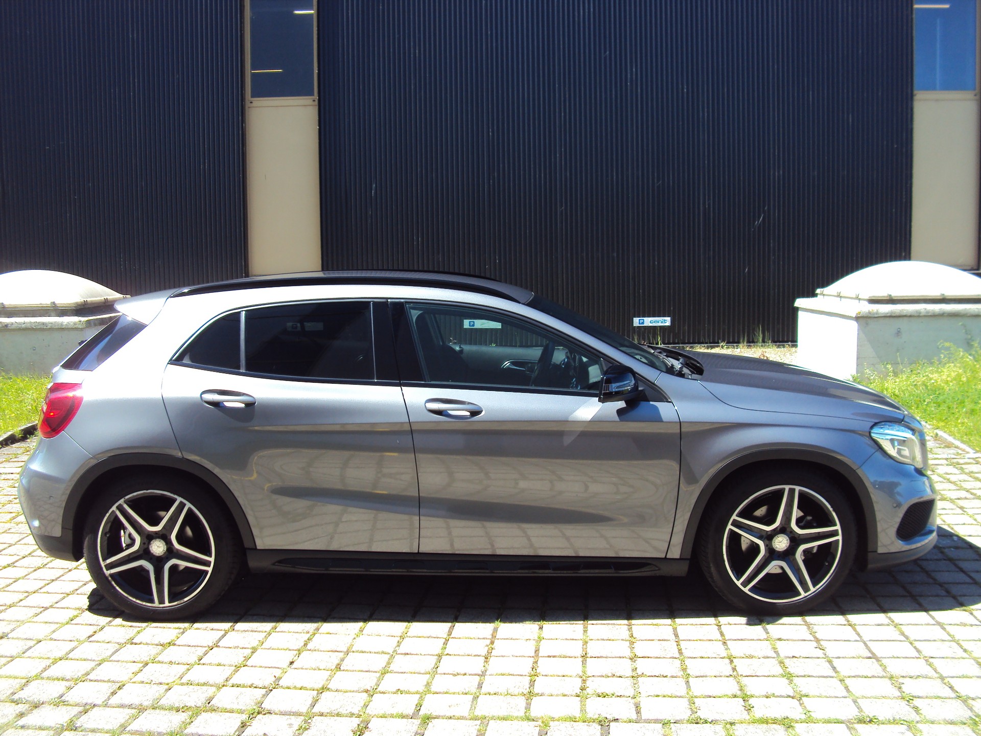 MERCEDES-BENZ GLA 250 AMG Line 4Matic 7G-DCT-image-7