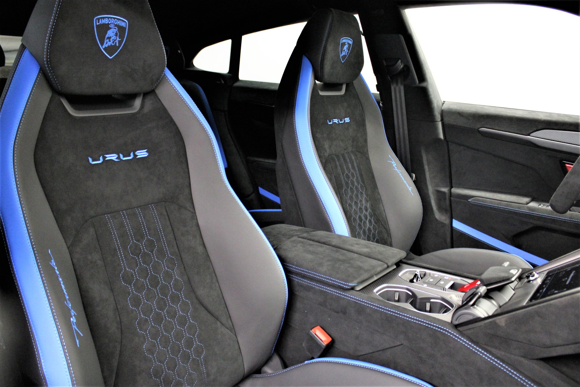 LAMBORGHINI Urus Performante SCV12-image-5