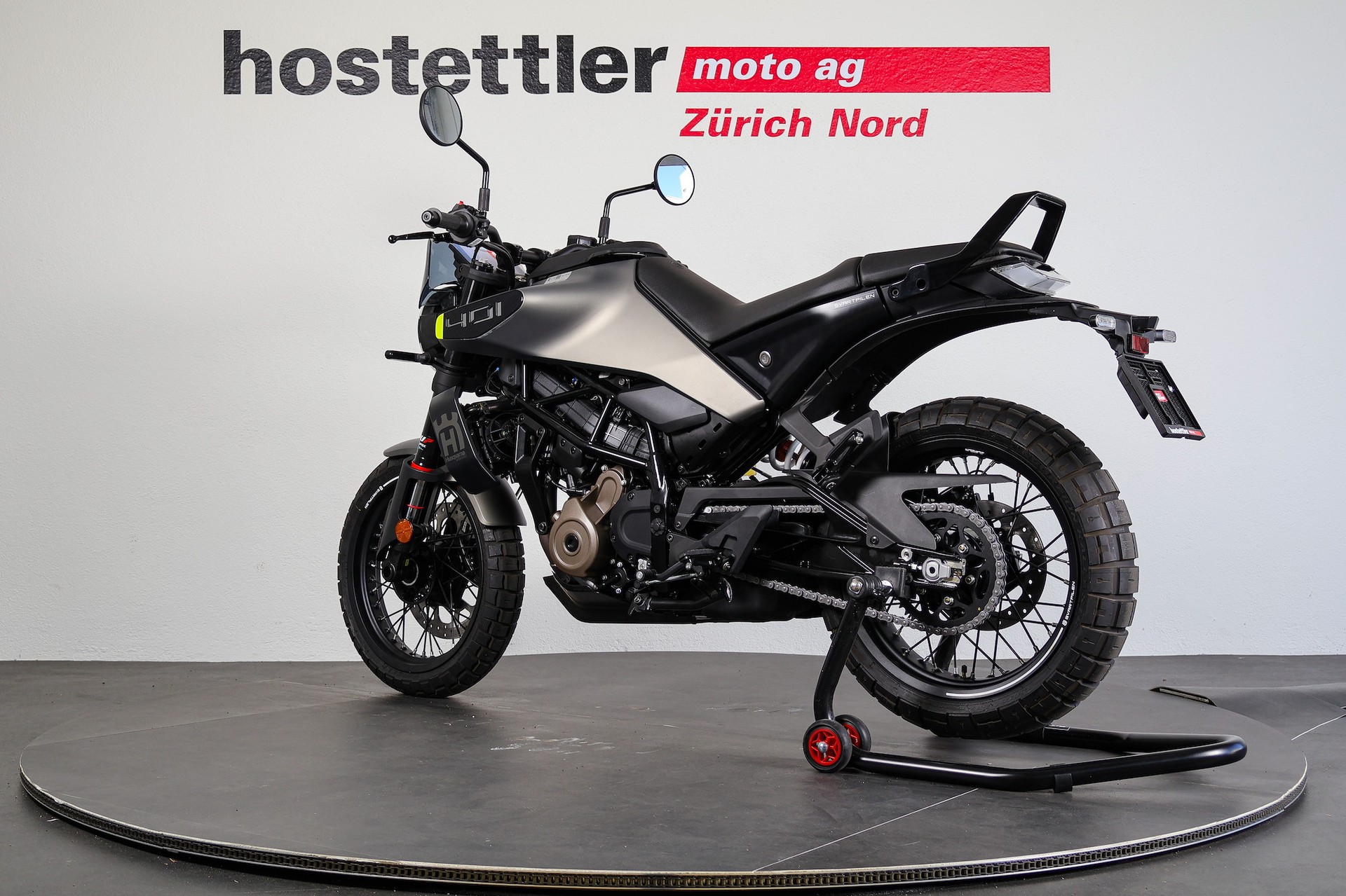 HUSQVARNA 401 Svartpilen-showroom-element-3