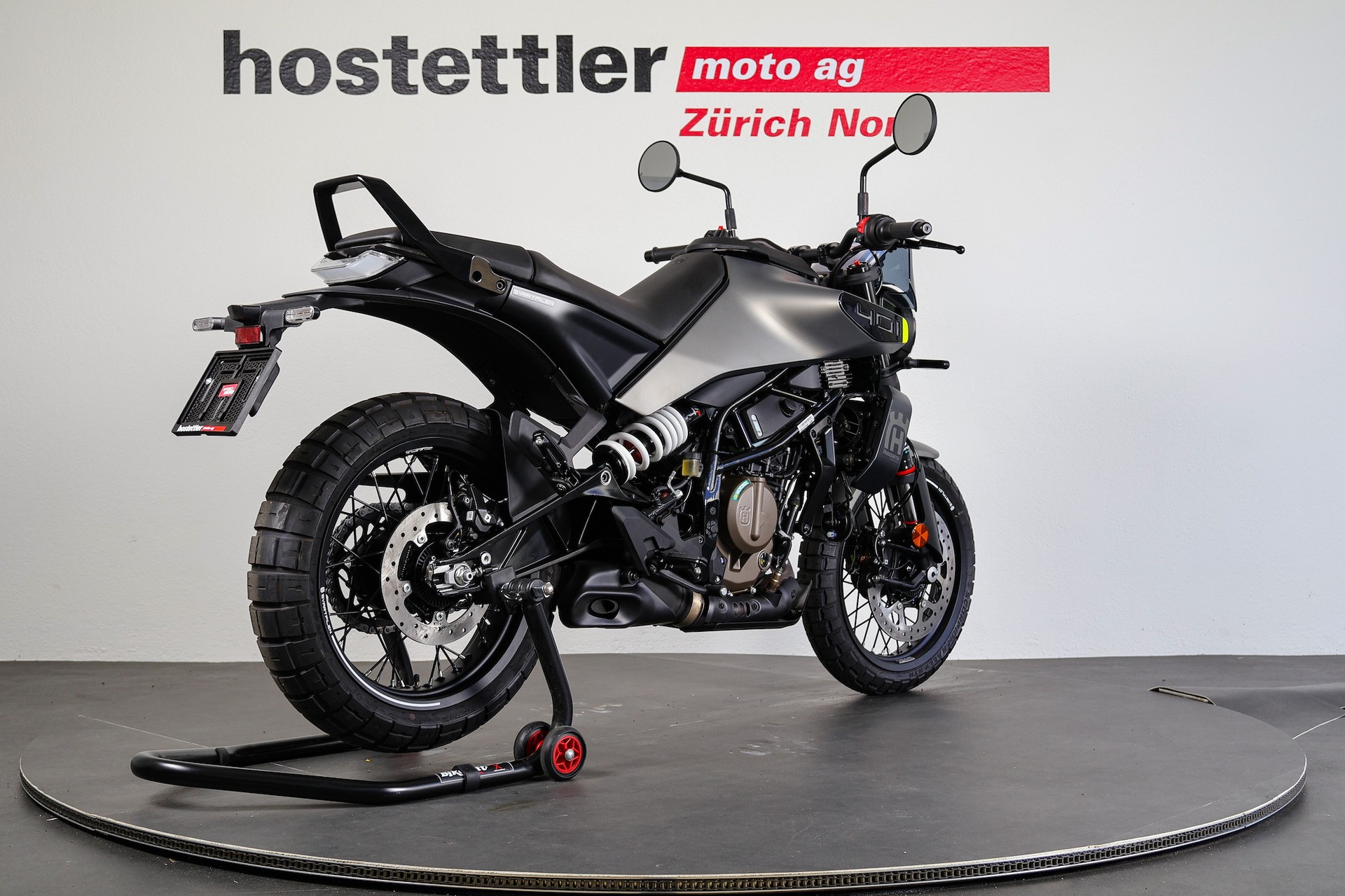 HUSQVARNA 401 Svartpilen-showroom-element-2
