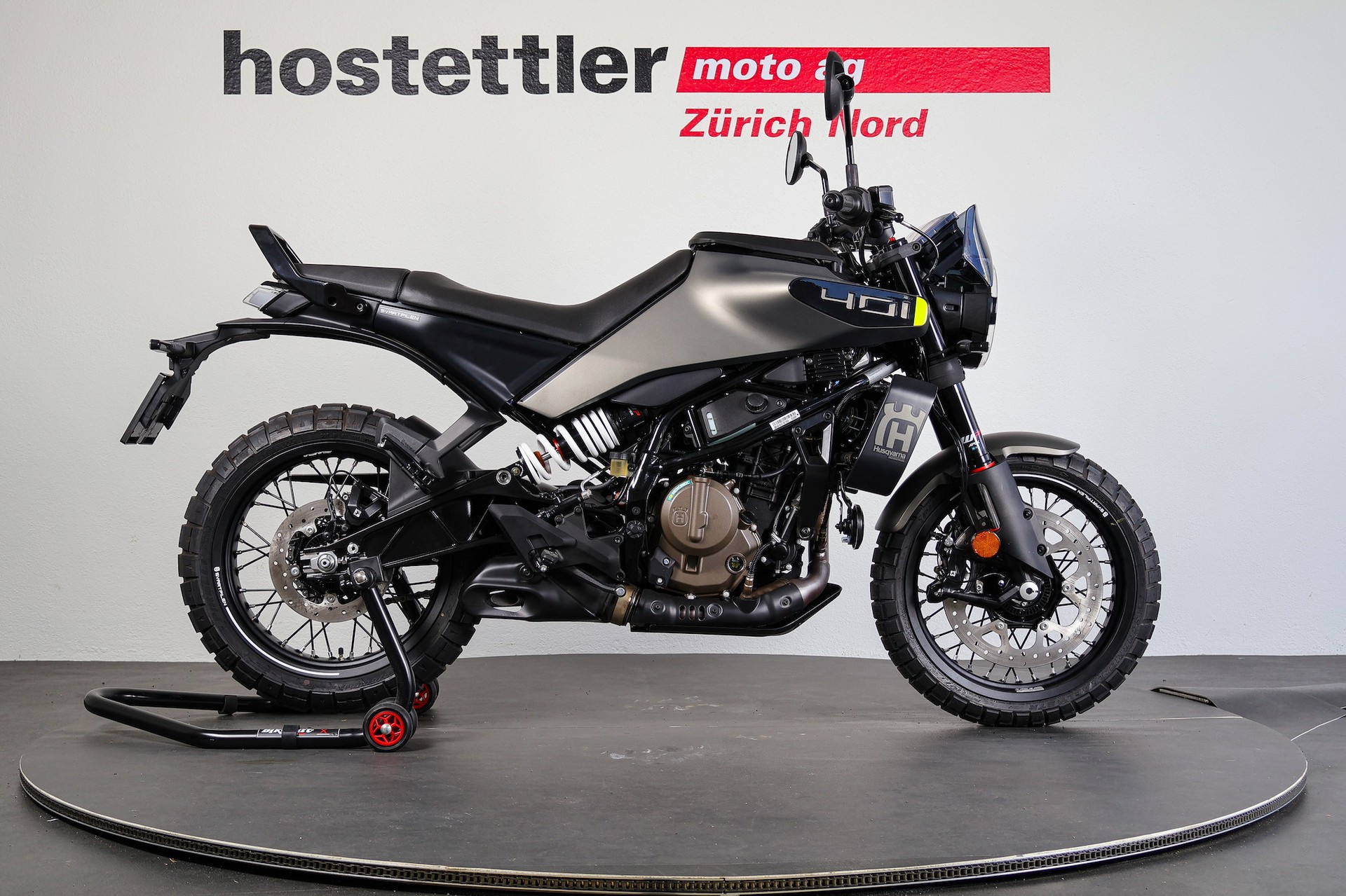 HUSQVARNA 401 Svartpilen-showroom-element-1