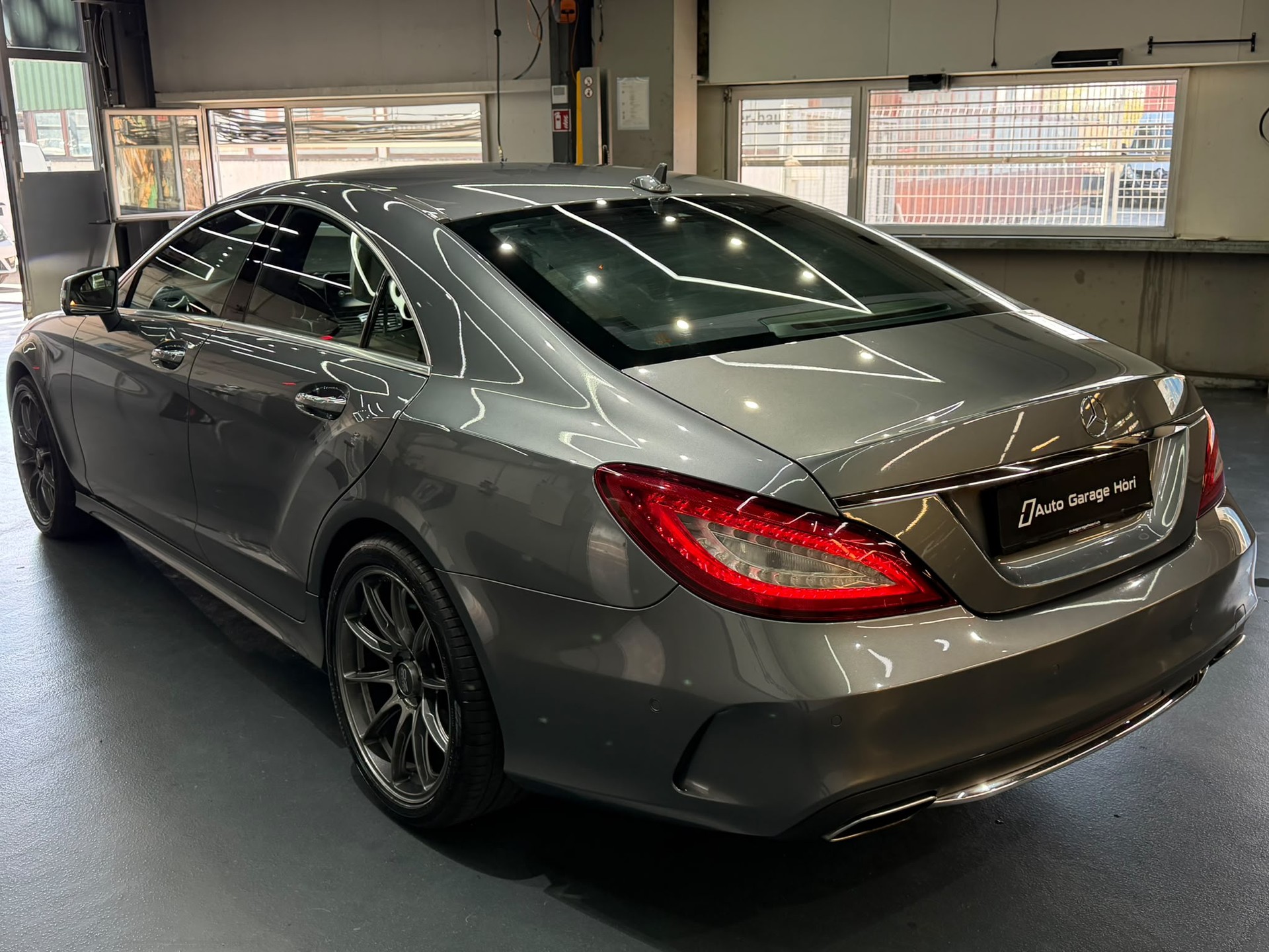 MERCEDES-BENZ CLS 500 4Matic 9G-Tronic VOLL OZ Pano H&K-showroom-element-1