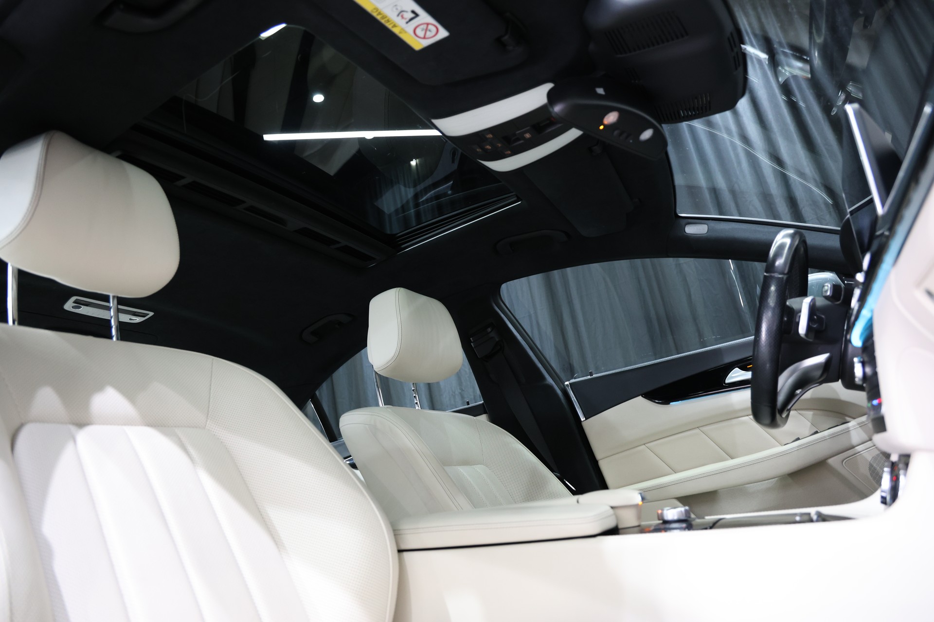 MERCEDES-BENZ CLS 500 4Matic 9G-Tronic VOLL OZ Pano H&K-image-9