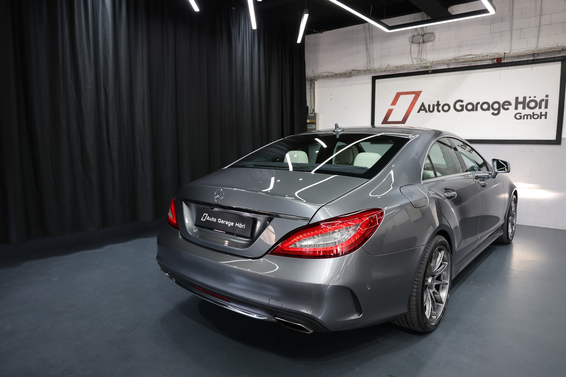 MERCEDES-BENZ CLS 500 4Matic 9G-Tronic VOLL OZ Pano H&K-image-14