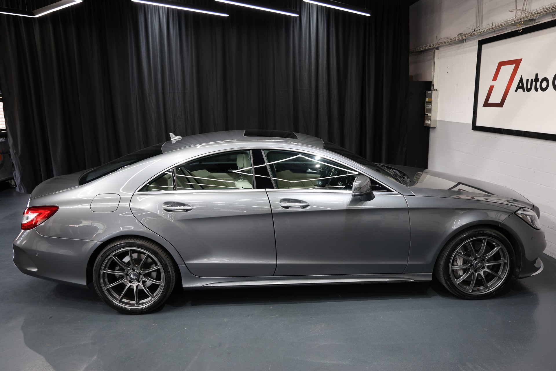 MERCEDES-BENZ CLS 500 4Matic 9G-Tronic VOLL OZ Pano H&K-image-10