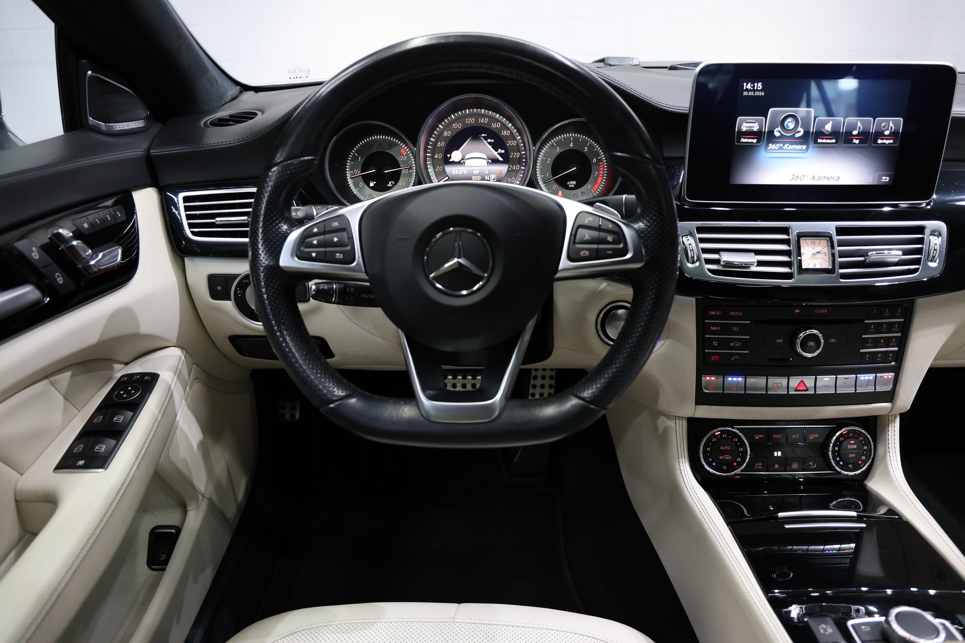 MERCEDES-BENZ CLS 500 4Matic 9G-Tronic VOLL OZ Pano H&K-image-22