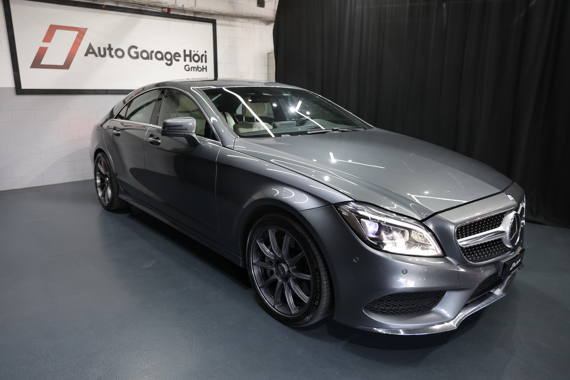 MERCEDES-BENZ CLS 500 4Matic 9G-Tronic VOLL OZ Pano H&K-image-28