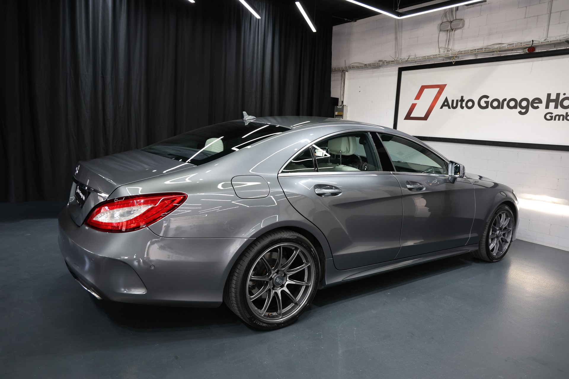 MERCEDES-BENZ CLS 500 4Matic 9G-Tronic VOLL OZ Pano H&K-showroom-element-2