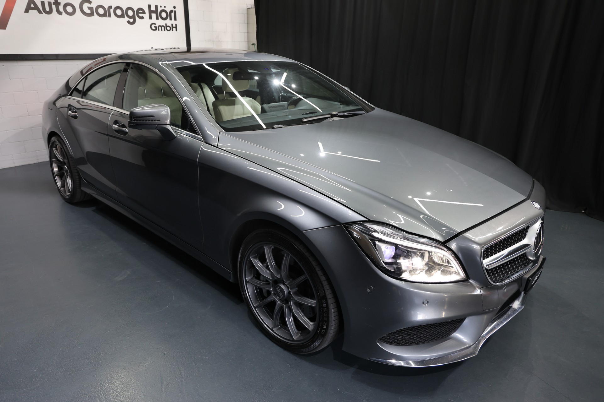 MERCEDES-BENZ CLS 500 4Matic 9G-Tronic VOLL OZ Pano H&K-image-15
