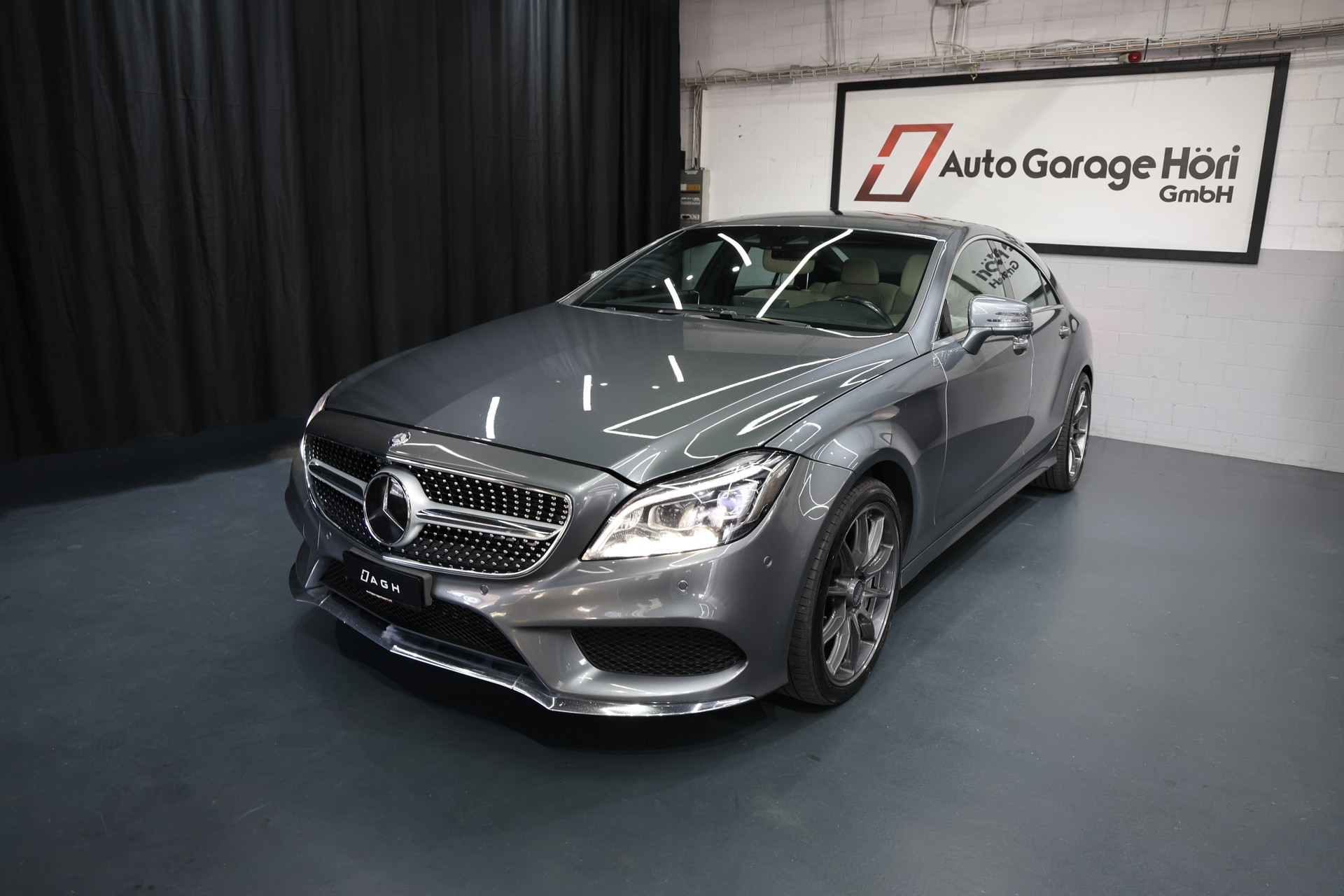 MERCEDES-BENZ CLS 500 4Matic 9G-Tronic VOLL OZ Pano H&K-image-11