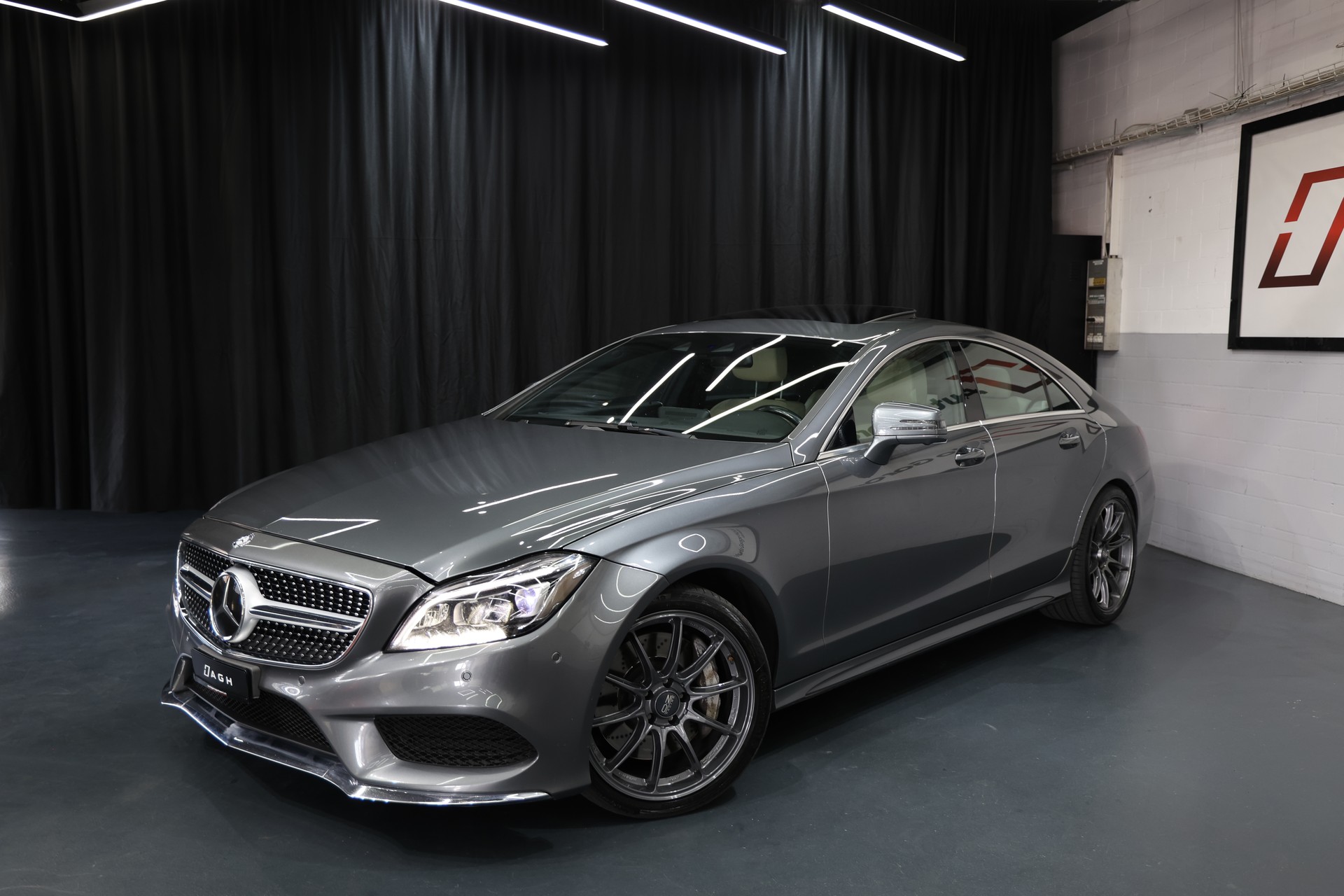 MERCEDES-BENZ CLS 500 4Matic 9G-Tronic VOLL OZ Pano H&K-image-4