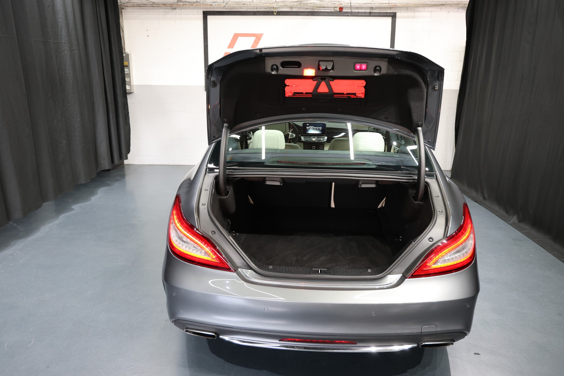 MERCEDES-BENZ CLS 500 4Matic 9G-Tronic VOLL OZ Pano H&K-image-18