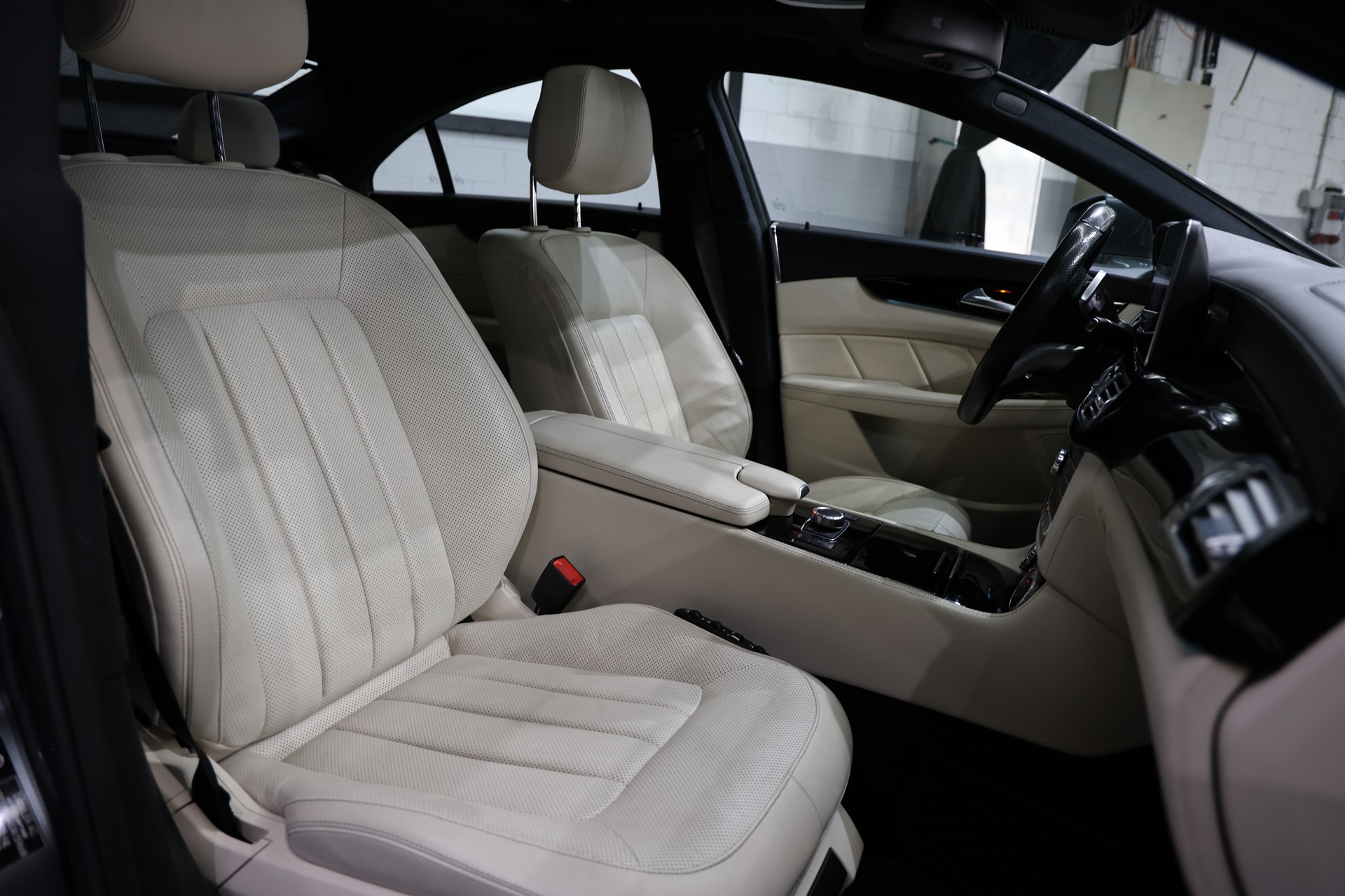 MERCEDES-BENZ CLS 500 4Matic 9G-Tronic VOLL OZ Pano H&K-image-26