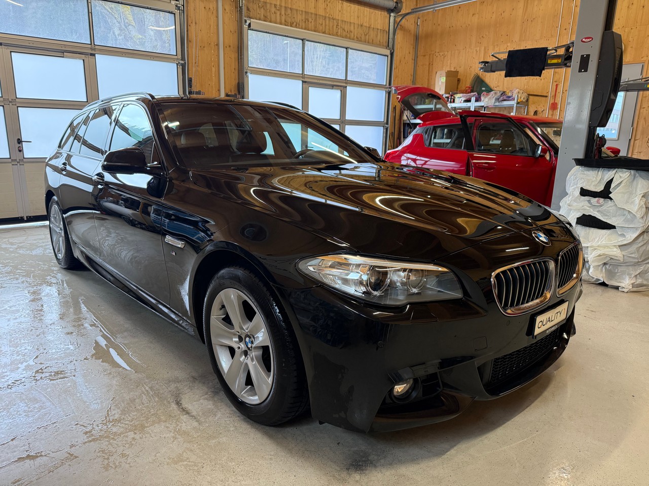 BMW 530d Touring xDrive Steptronic-showroom-element-2