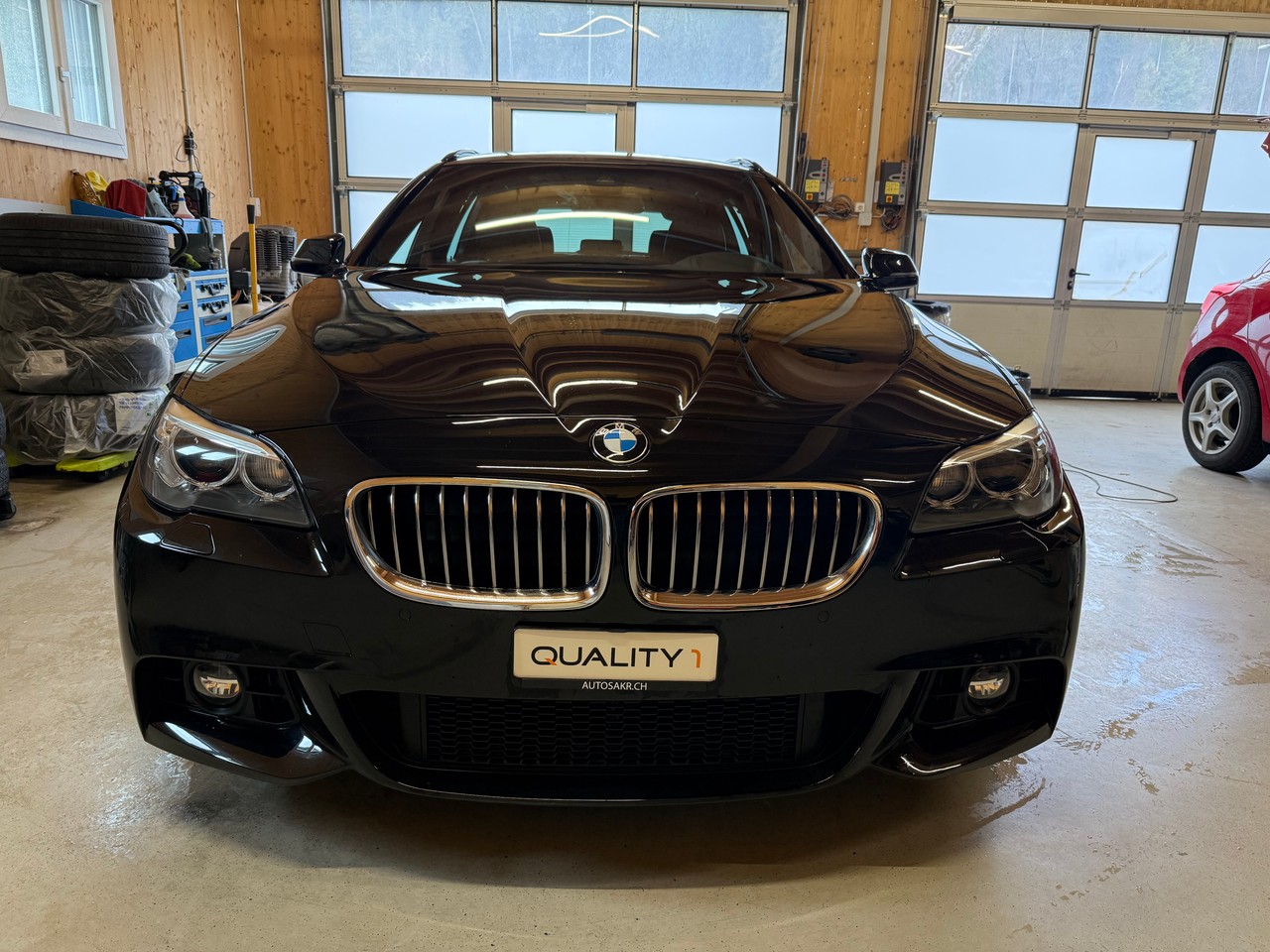 BMW 530d Touring xDrive Steptronic-showroom-element-1